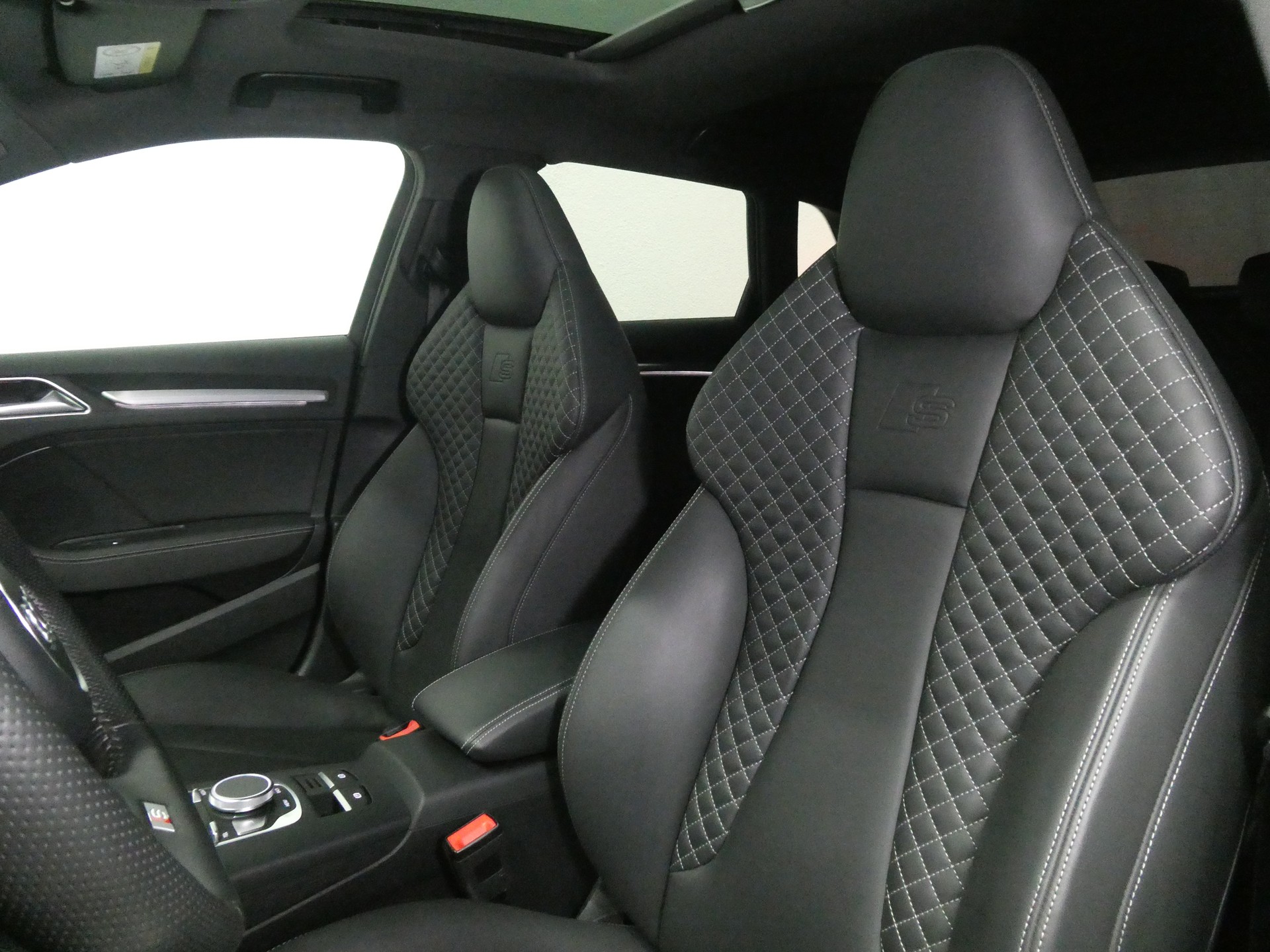 AUDI S3 Sportback 2.0 TFSI quattro S-tronic - Panorama - Matrix LED - Leder - B&O - Sportsitze - No OPF - 310 PS-image-9