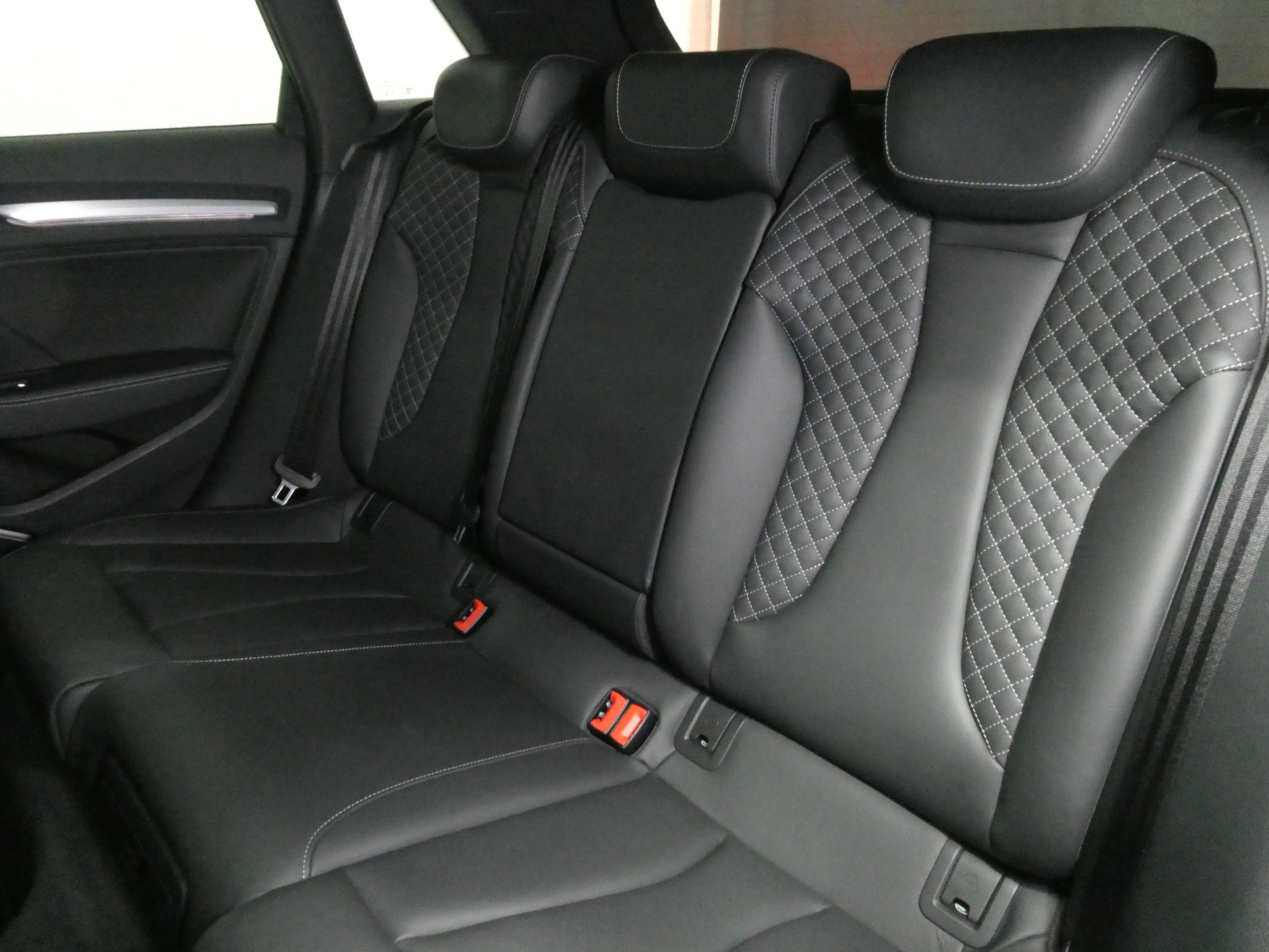 AUDI S3 Sportback 2.0 TFSI quattro S-tronic - Panorama - Matrix LED - Leder - B&O - Sportsitze - No OPF - 310 PS-image-11
