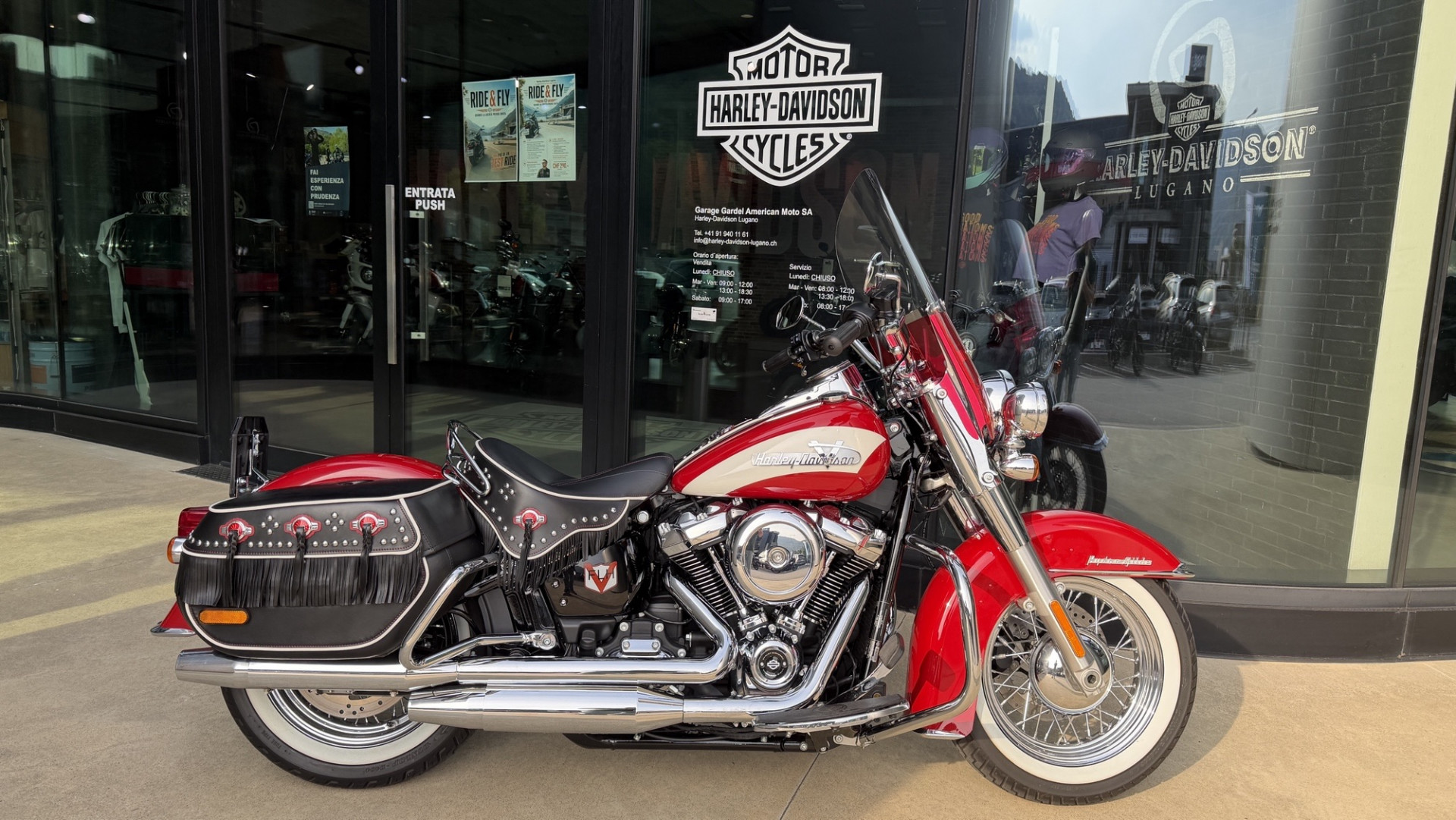 HARLEY-DAVIDSON FLI 1868 Hydra-Glide Revival 114