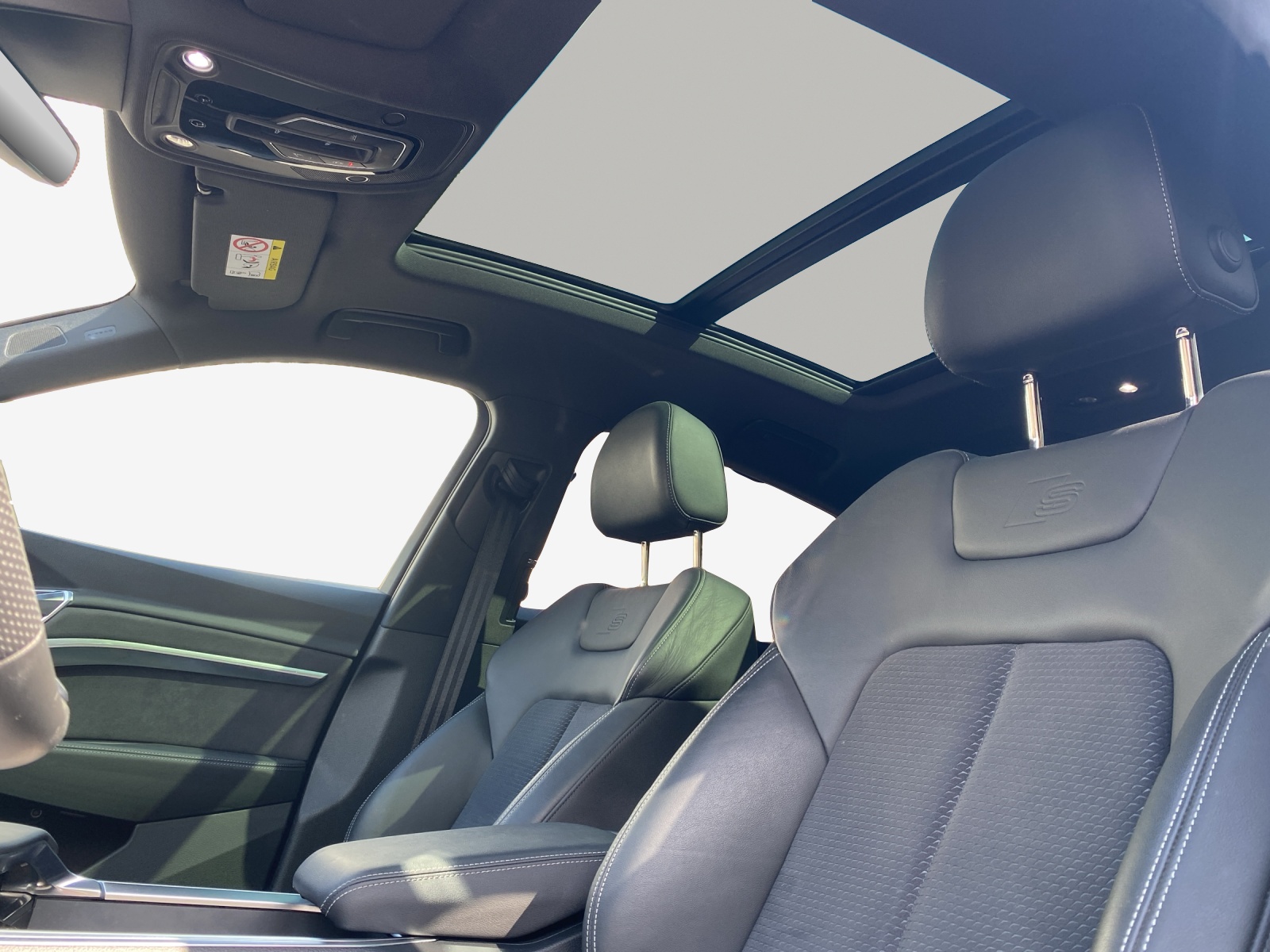 AUDI e-tron 55 Sportback S Line Black Edition quattro-image-14
