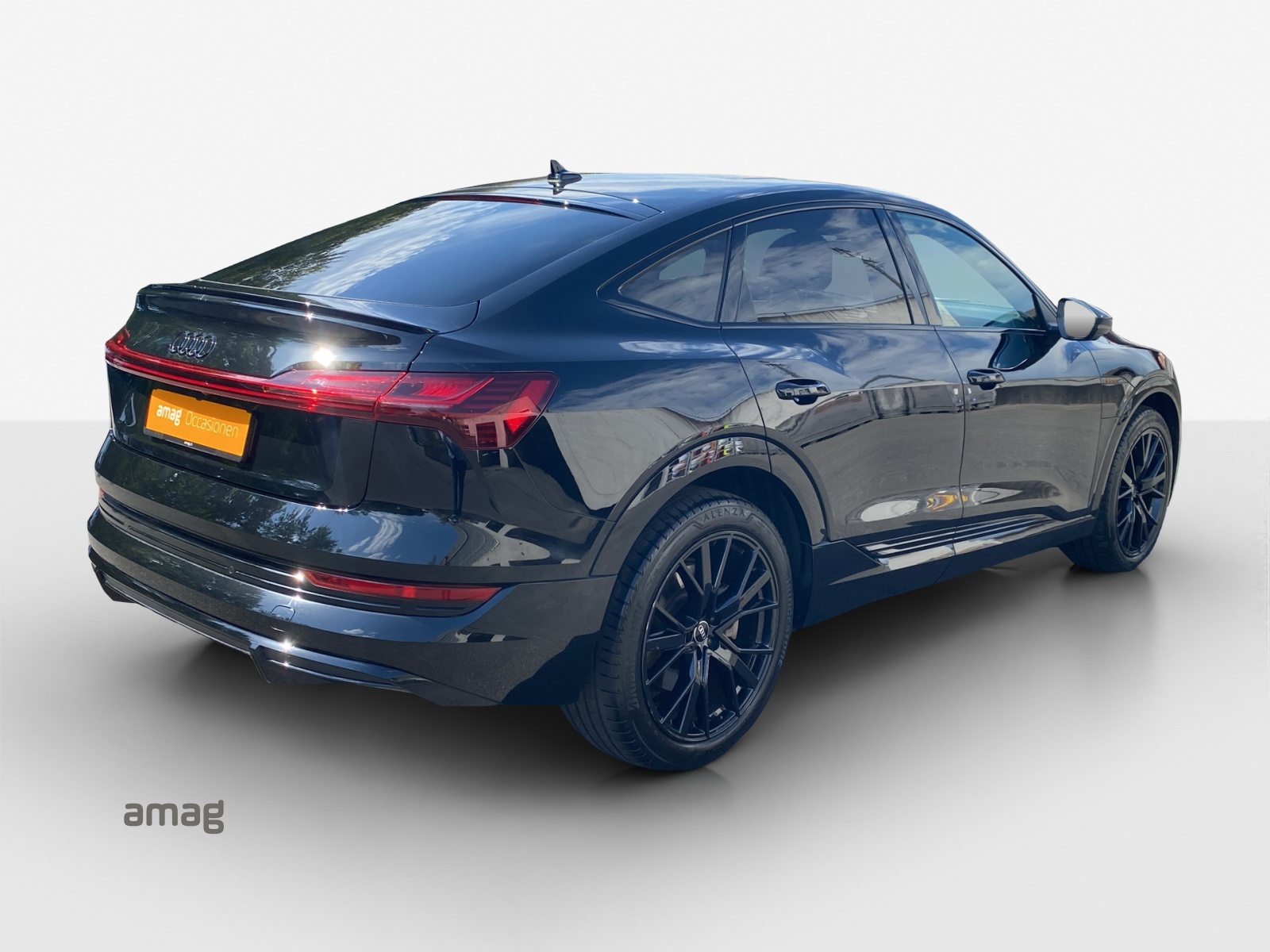 AUDI e-tron 55 Sportback S Line Black Edition quattro-image-4