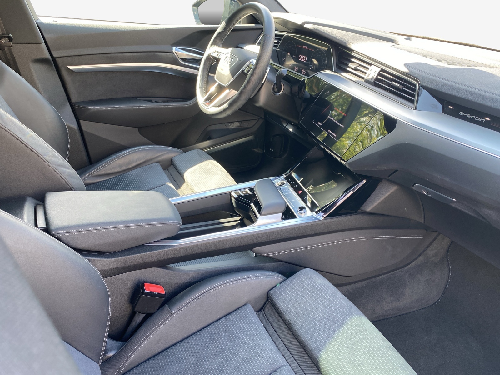 AUDI e-tron 55 Sportback S Line Black Edition quattro-image-15
