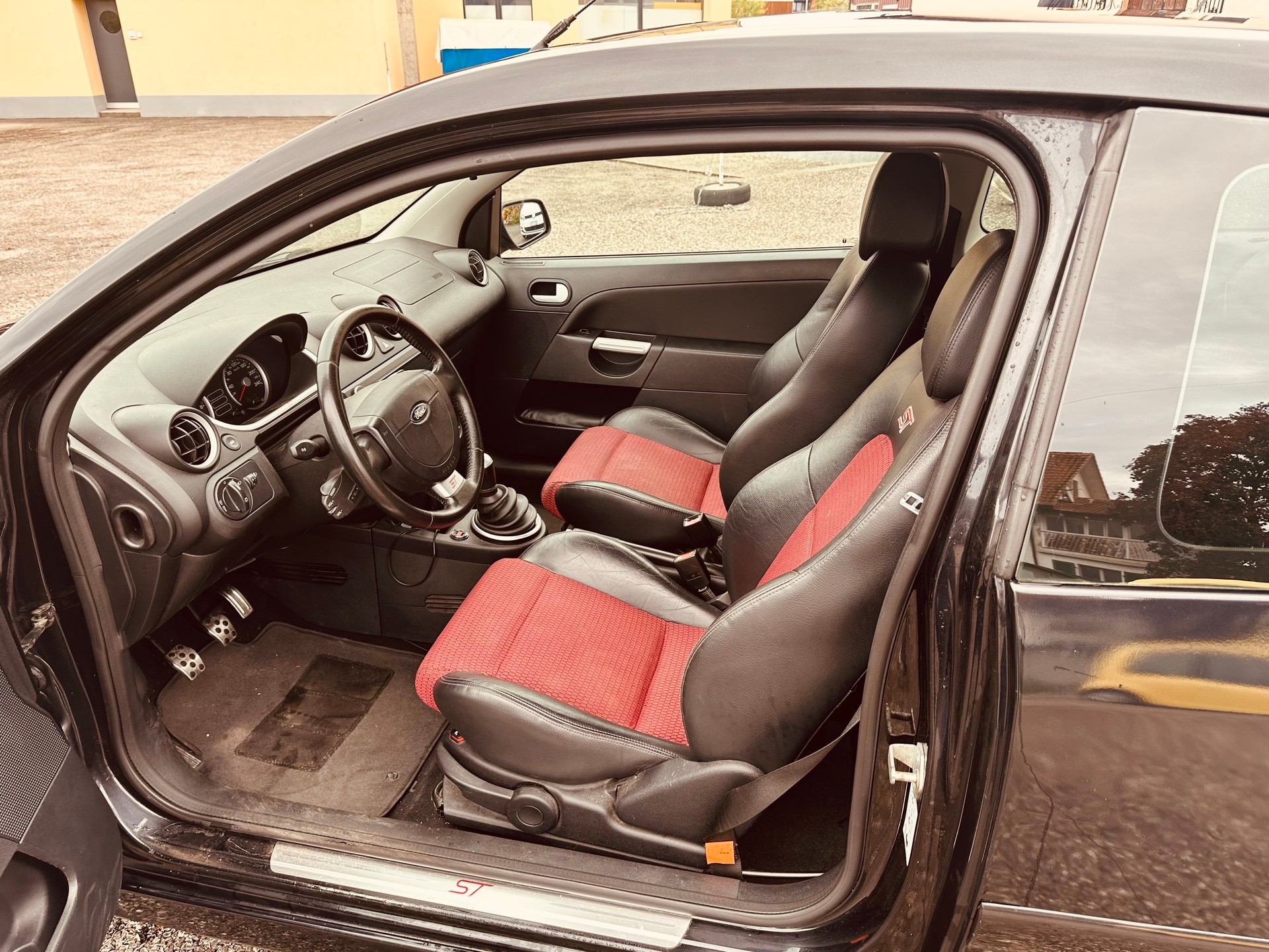 FORD Fiesta 2.0 16V ST-image-6