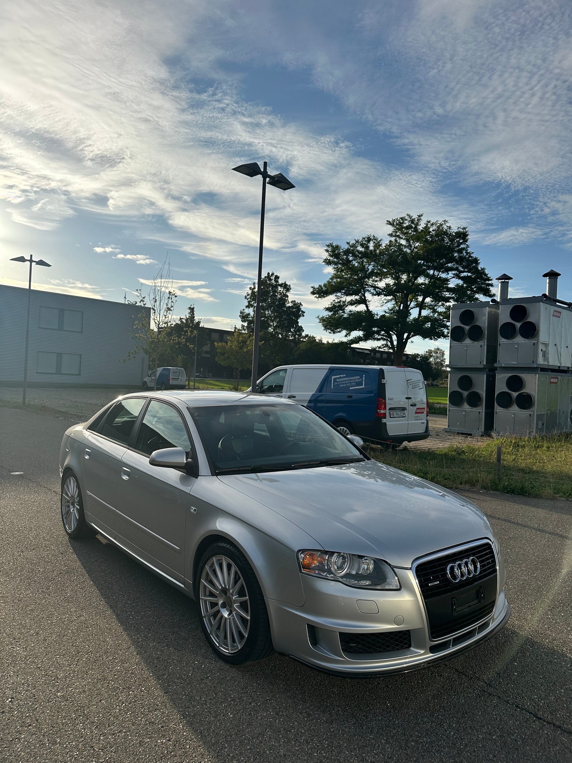 AUDI A4 2.0 T DTM quattro-image-2