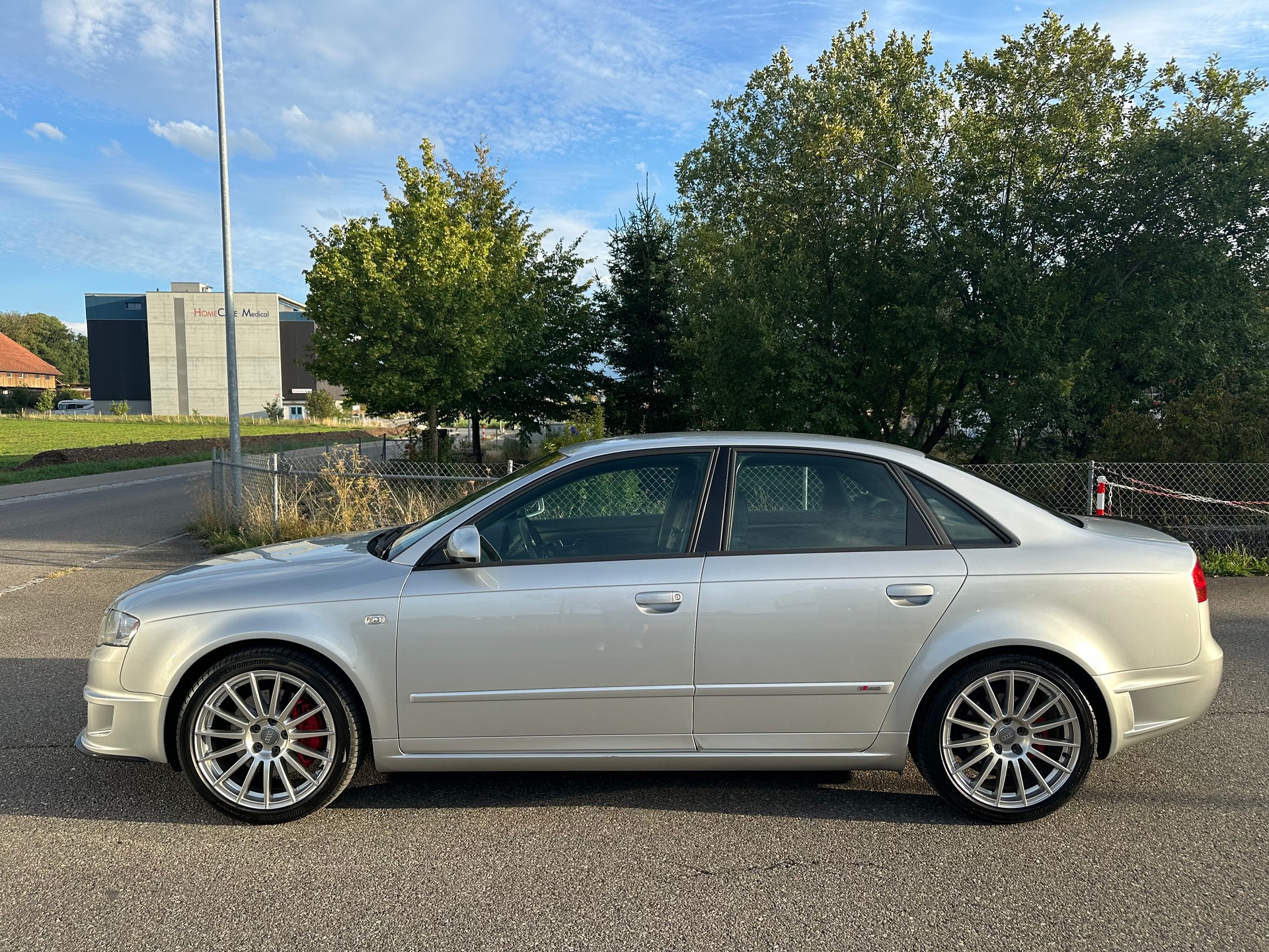 AUDI A4 2.0 T DTM quattro-image-4