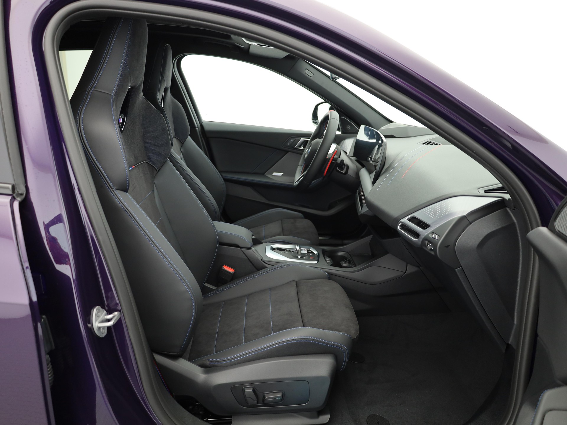 BMW 1er Reihe F70 M135i xDrive-image-13