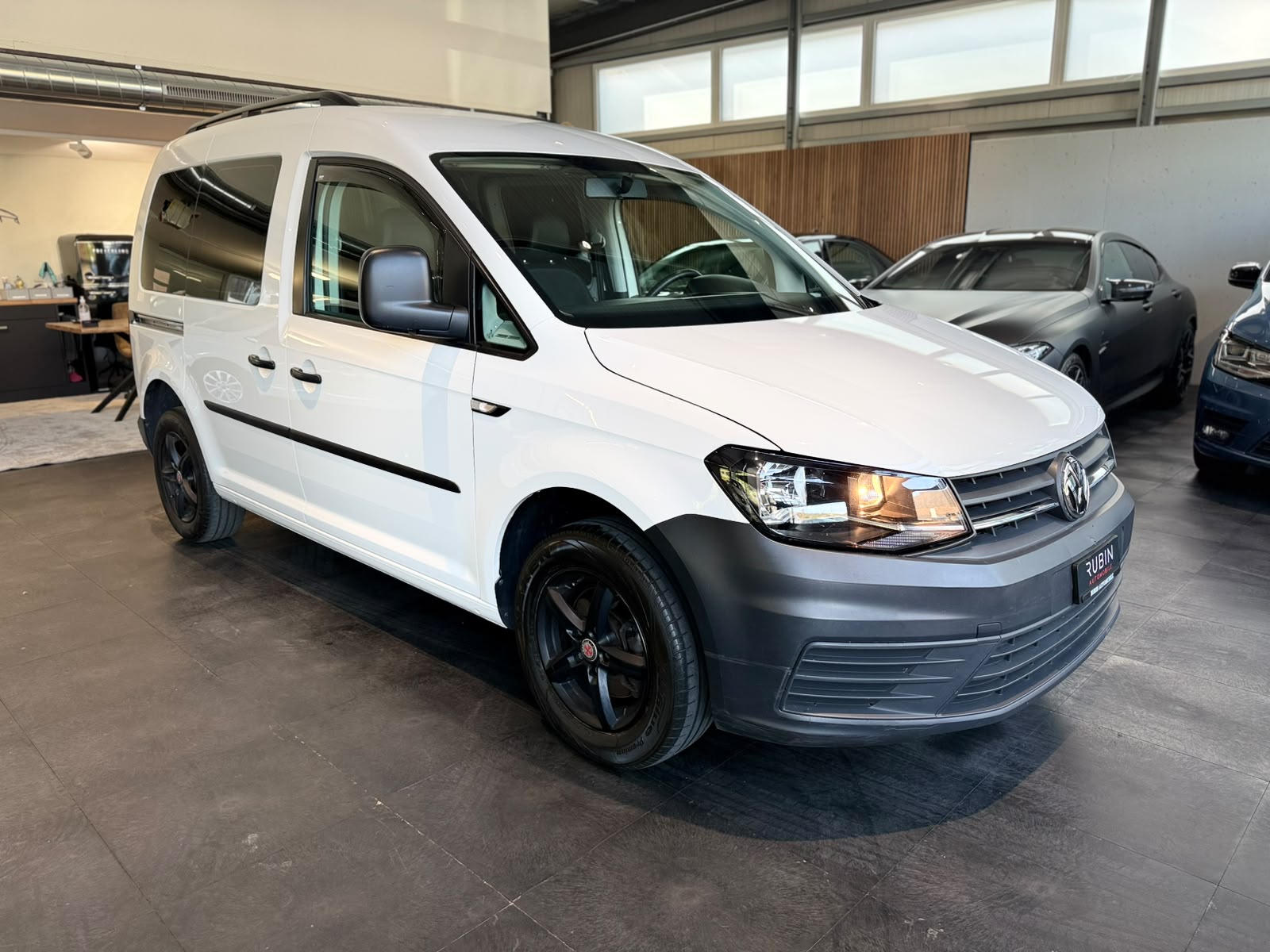 VW Caddy 2.0TDI BlueMotion Technology-image-8