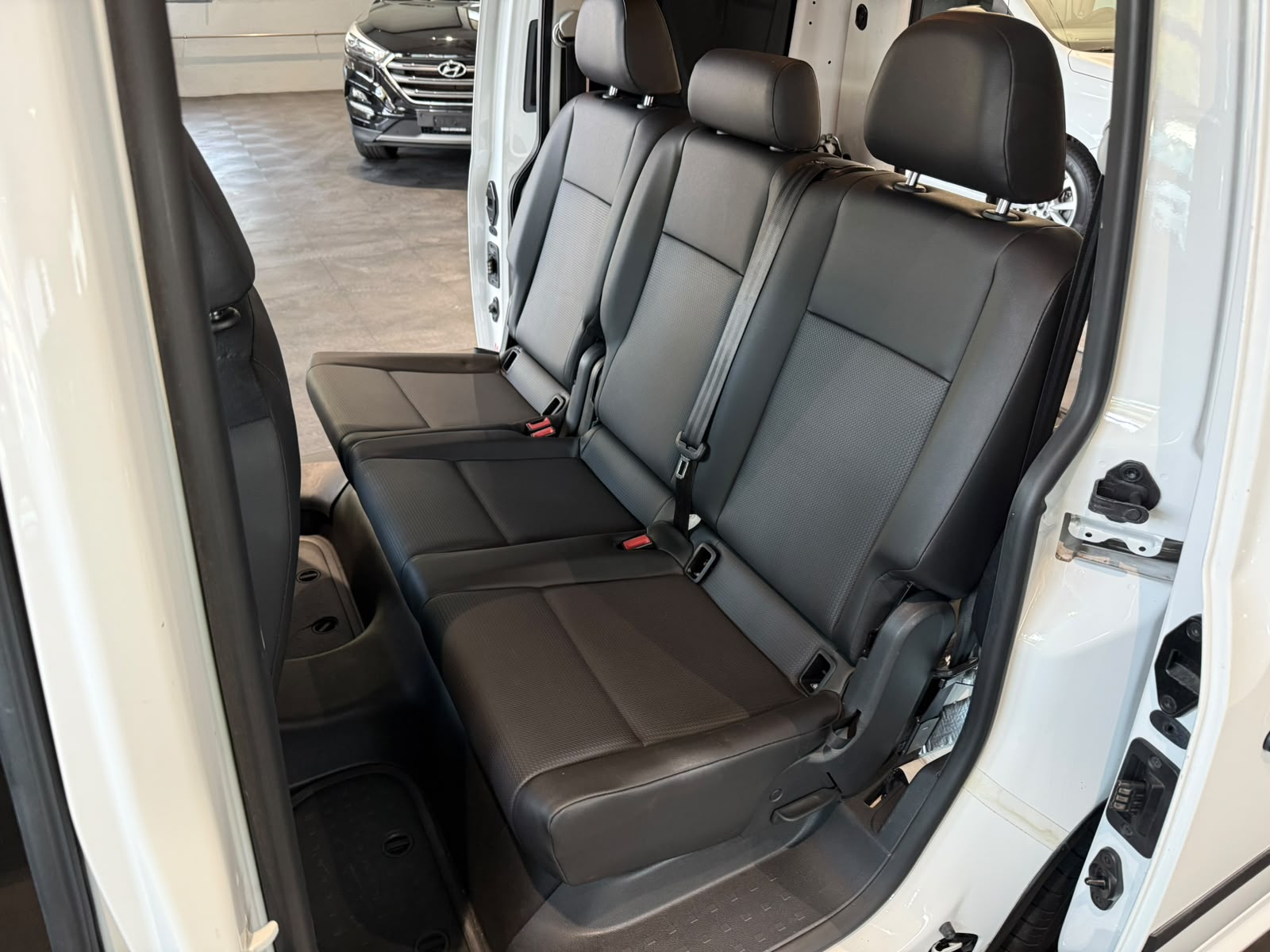 VW Caddy 2.0TDI BlueMotion Technology-image-11