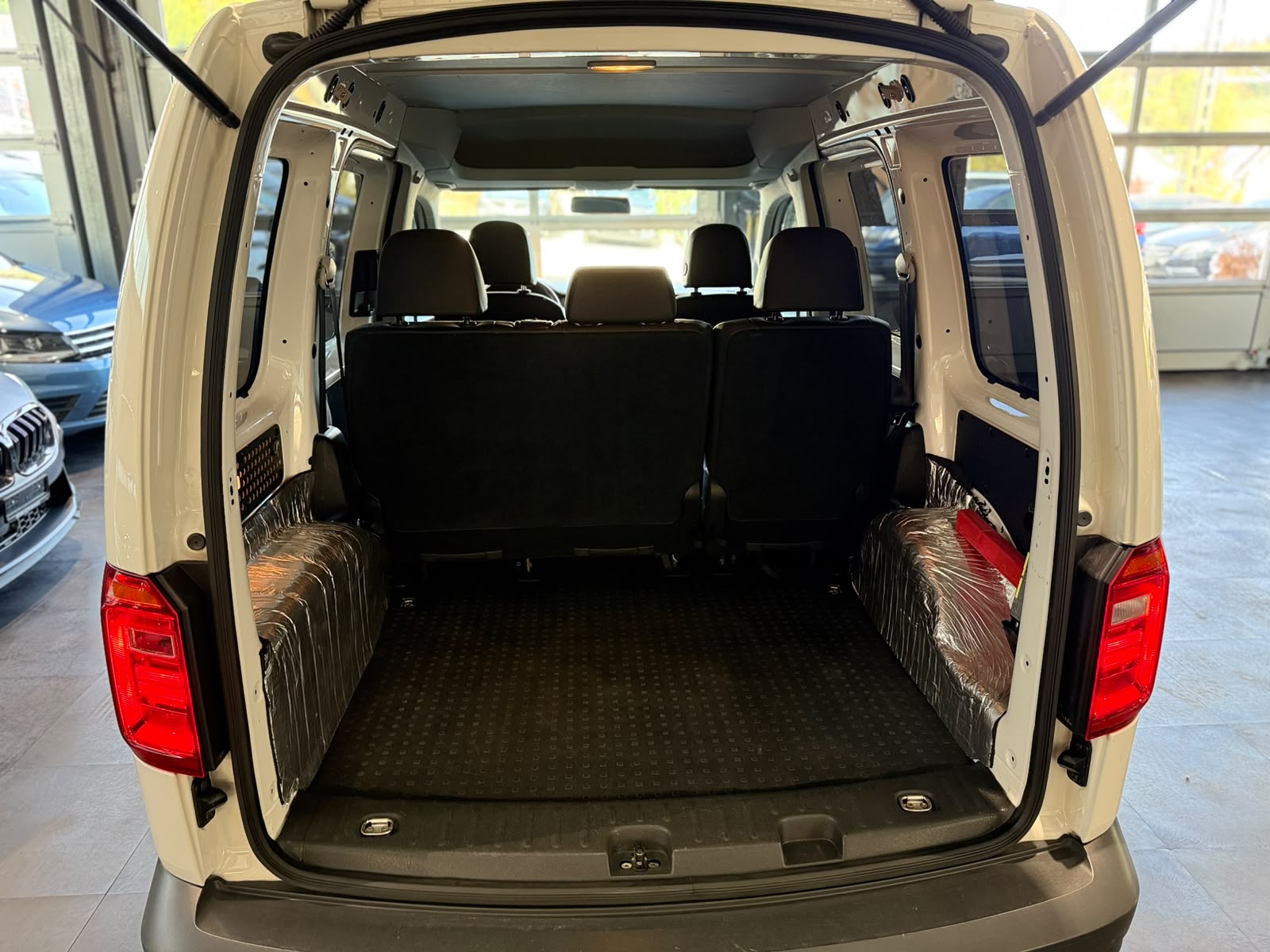 VW Caddy 2.0TDI BlueMotion Technology-image-5