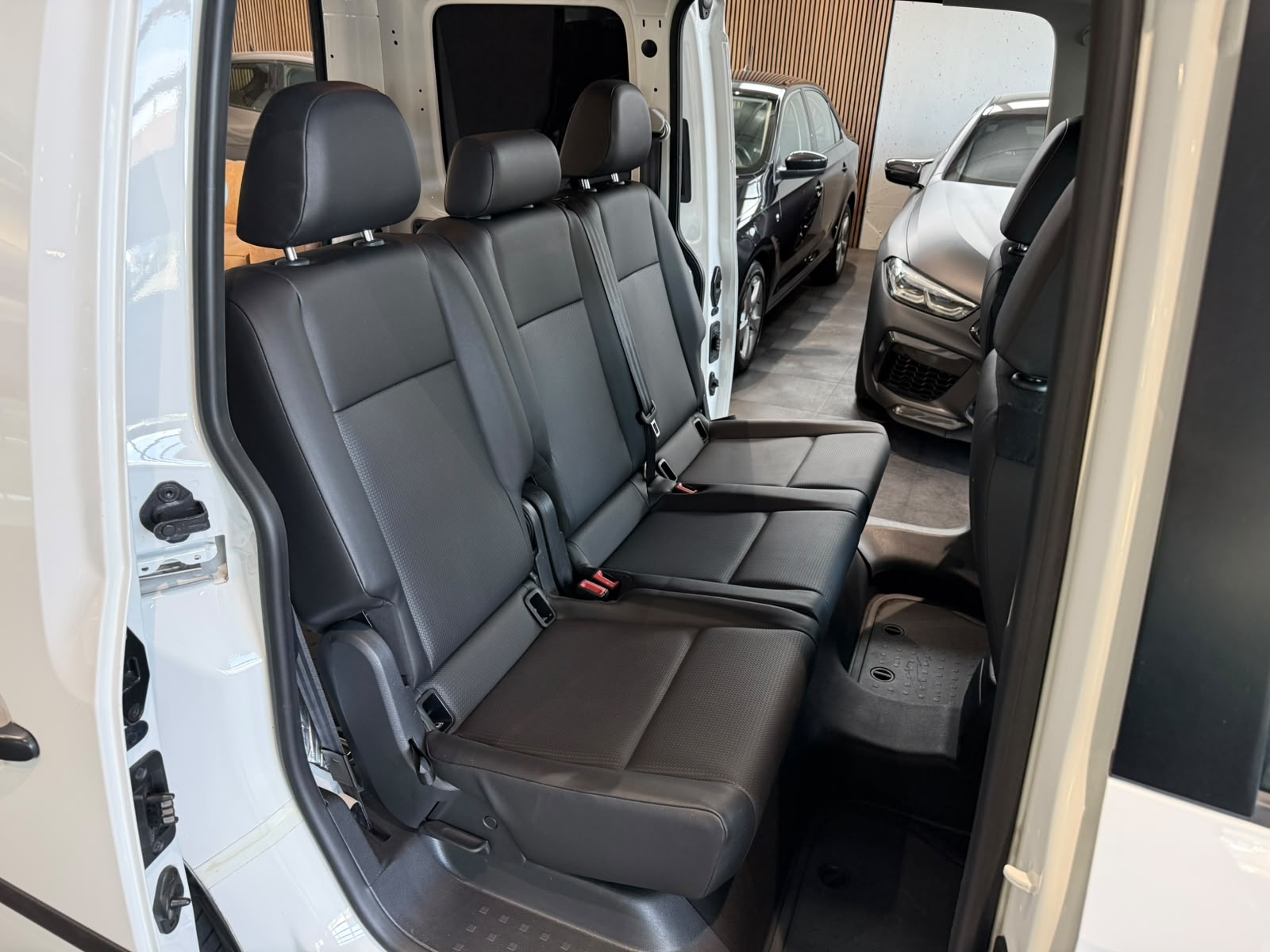 VW Caddy 2.0TDI BlueMotion Technology-image-12