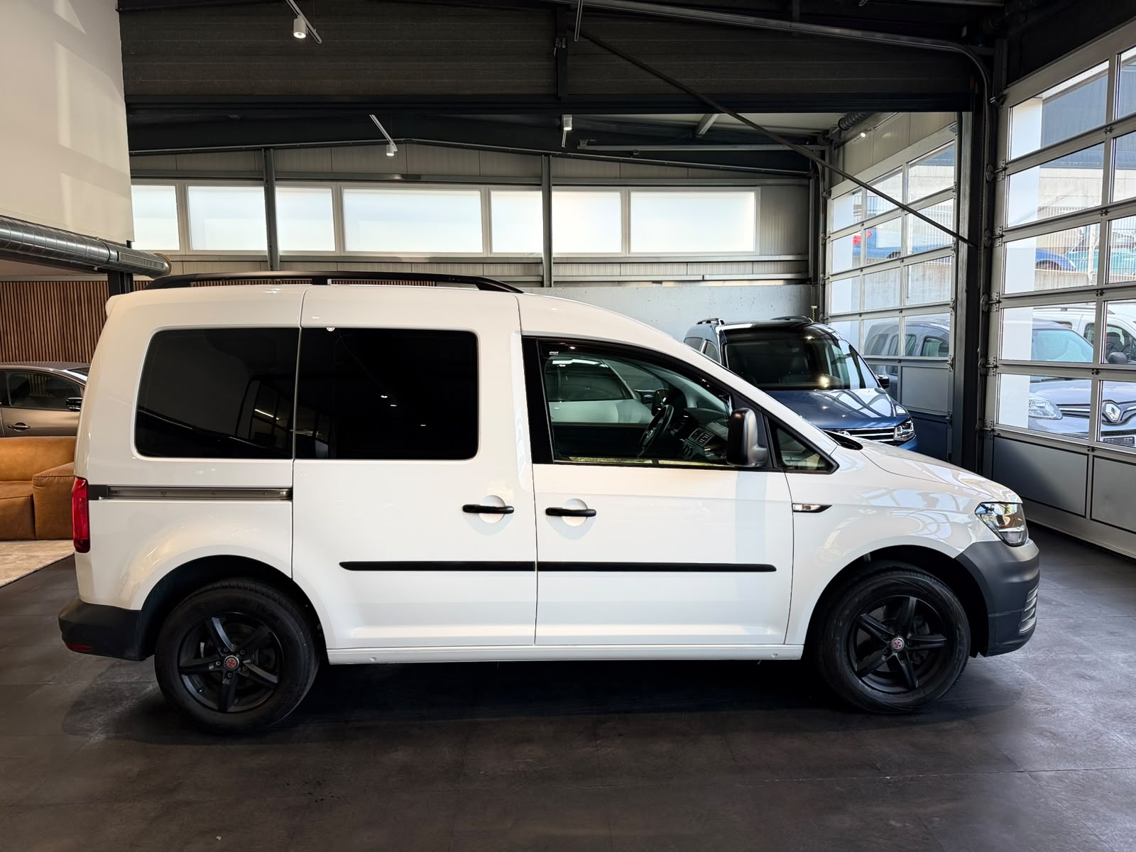 VW Caddy 2.0TDI BlueMotion Technology-image-7
