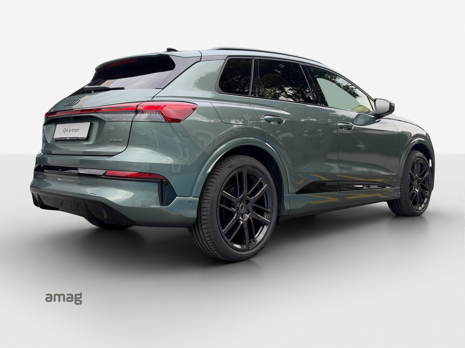 AUDI Q4 e-tron SUV quattro performance Swiss Ski-image-4