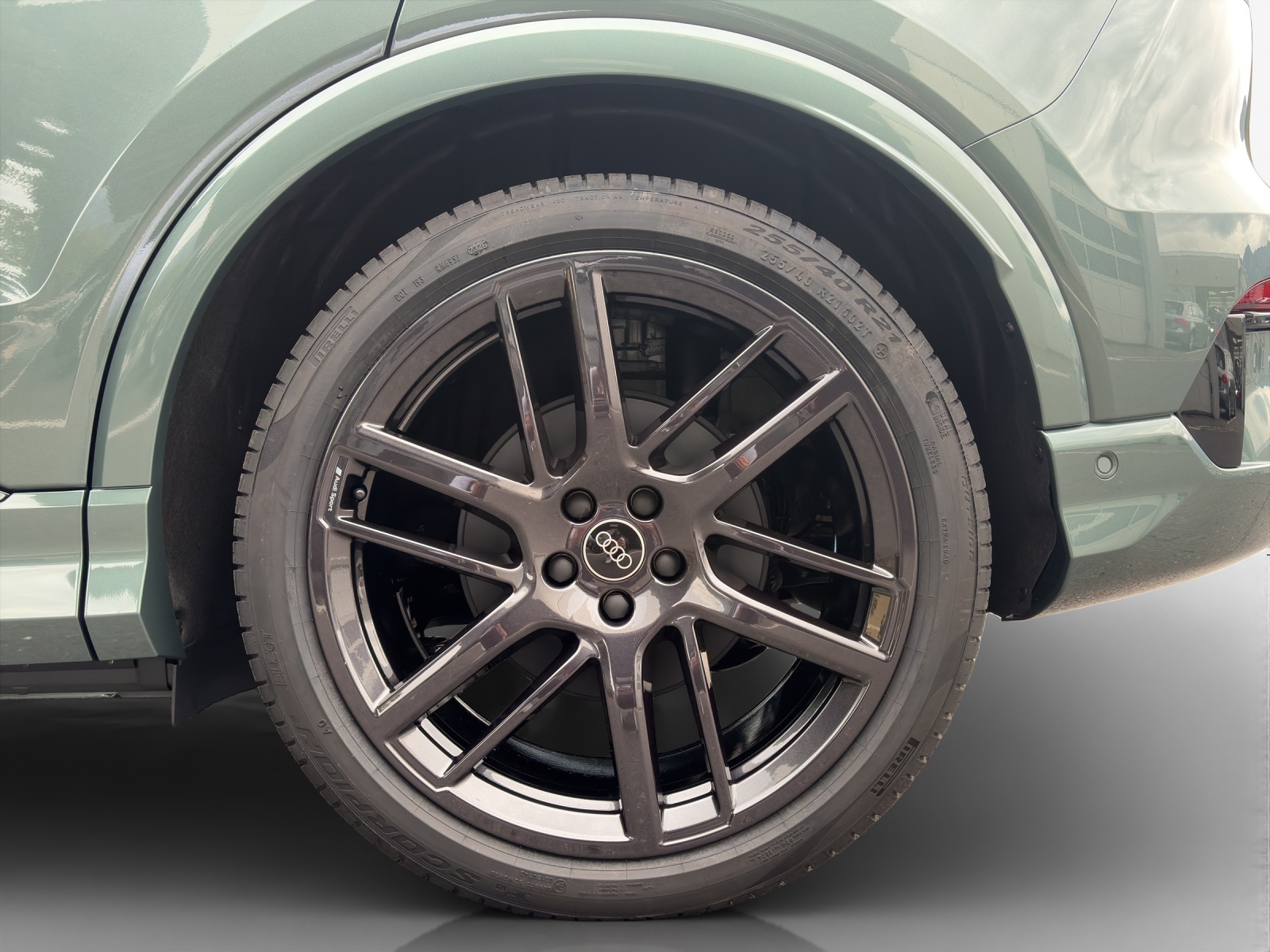 AUDI Q4 e-tron SUV quattro performance Swiss Ski-image-15