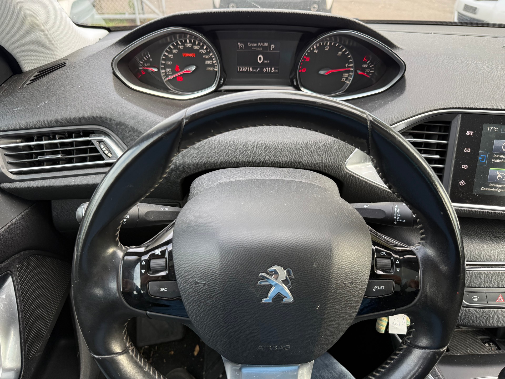 PEUGEOT 308 SW 2.0 BlueHDI Active Automatic-image-11