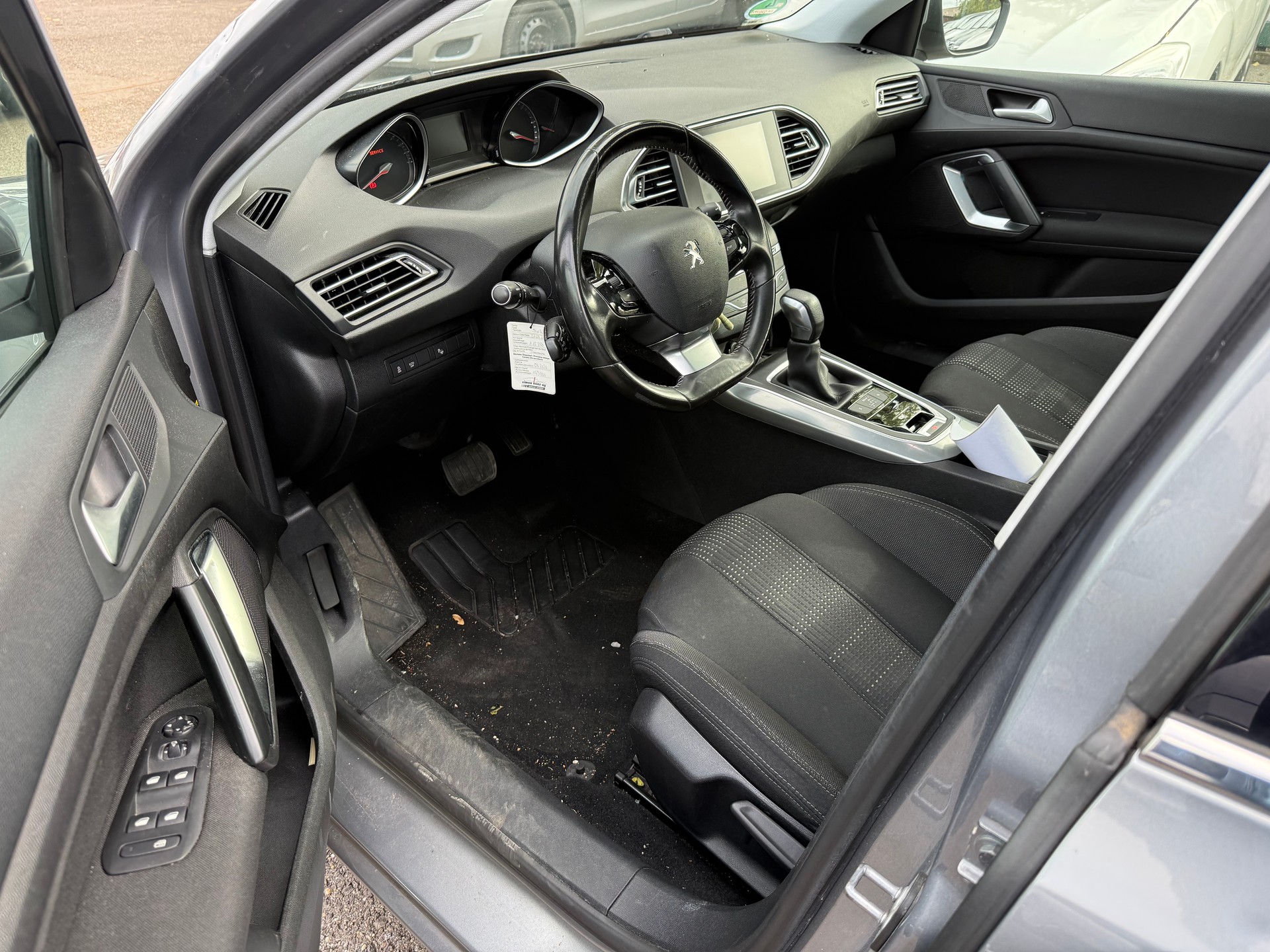 PEUGEOT 308 SW 2.0 BlueHDI Active Automatic-image-10