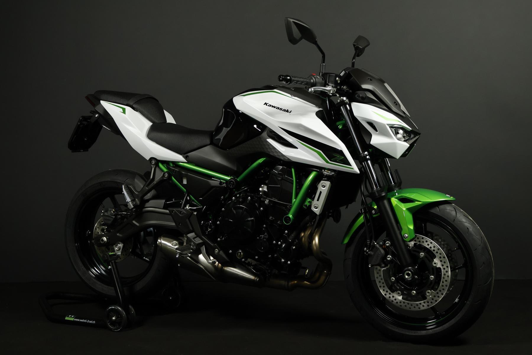 KAWASAKI Z 650 S (50/35 KW) Level 1-showroom-element-2