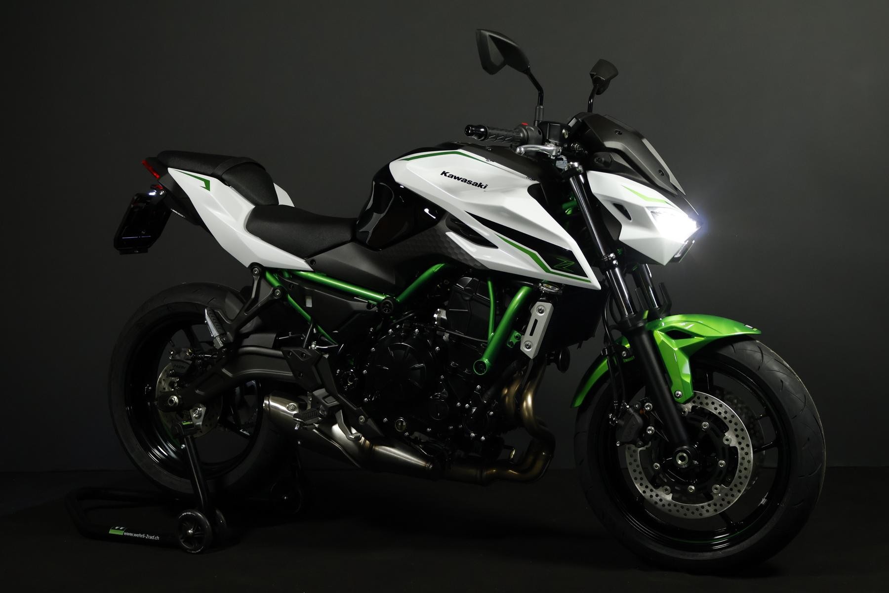 KAWASAKI Z 650 S (50/35 KW) Level 1-showroom-element-1