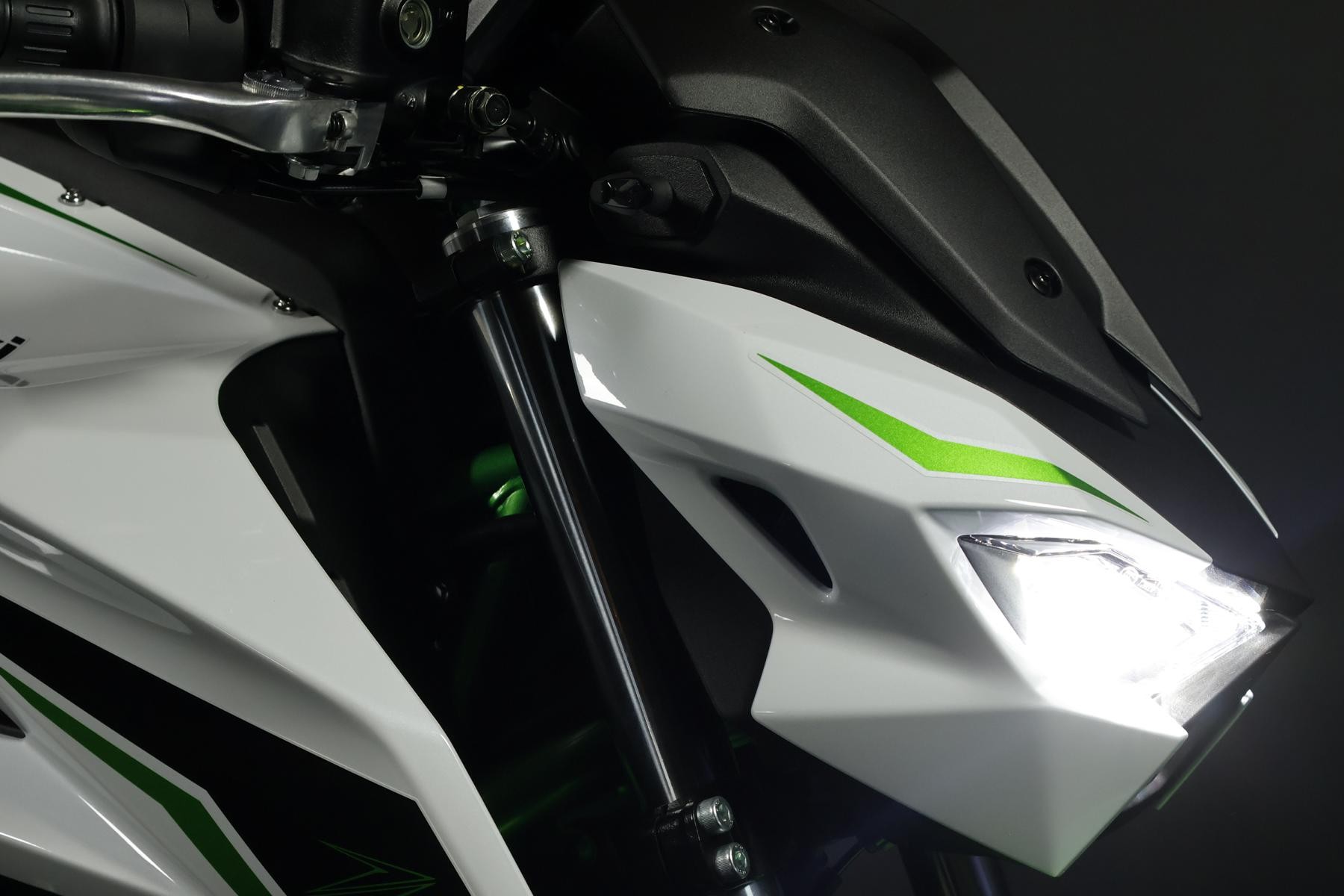 KAWASAKI Z 650 S (50/35 KW) Level 1-showroom-element-3
