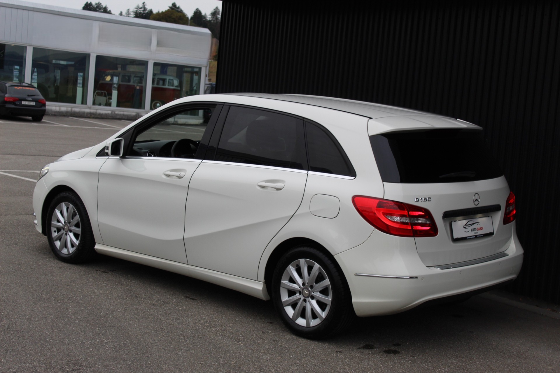 MERCEDES-BENZ B 180 7G-DCT-image-4