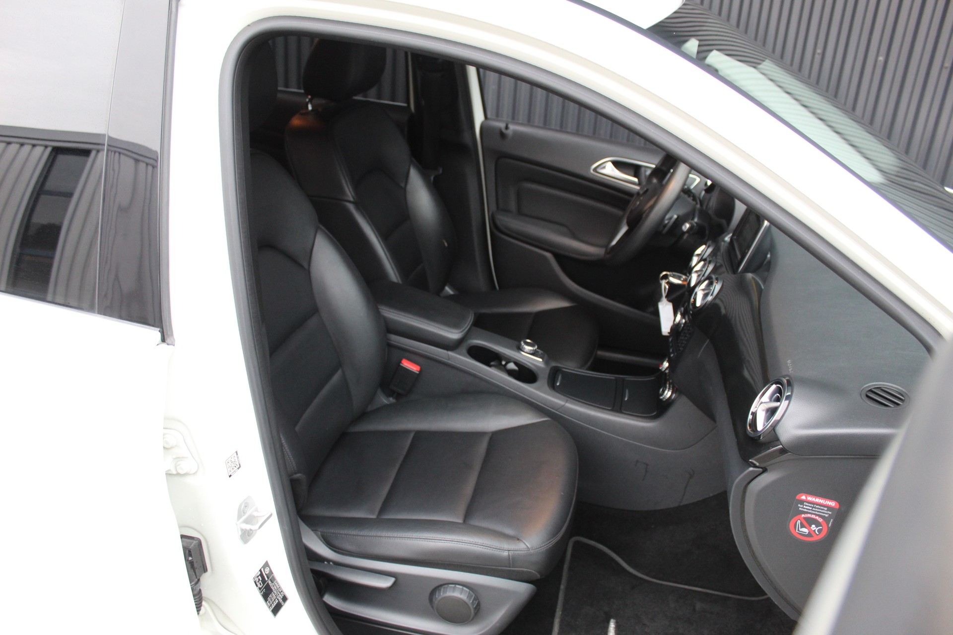 MERCEDES-BENZ B 180 7G-DCT-image-10