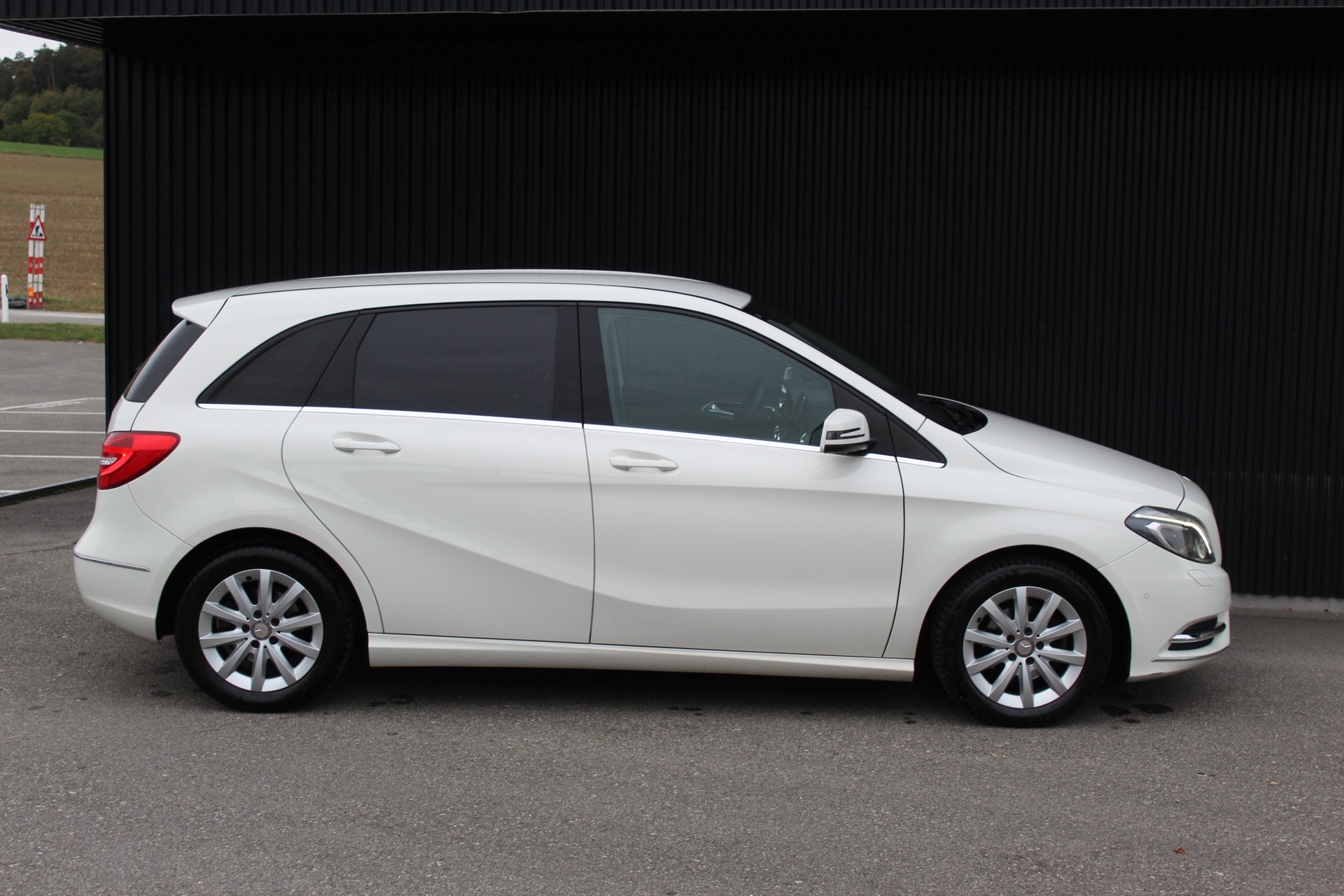 MERCEDES-BENZ B 180 7G-DCT-image-1