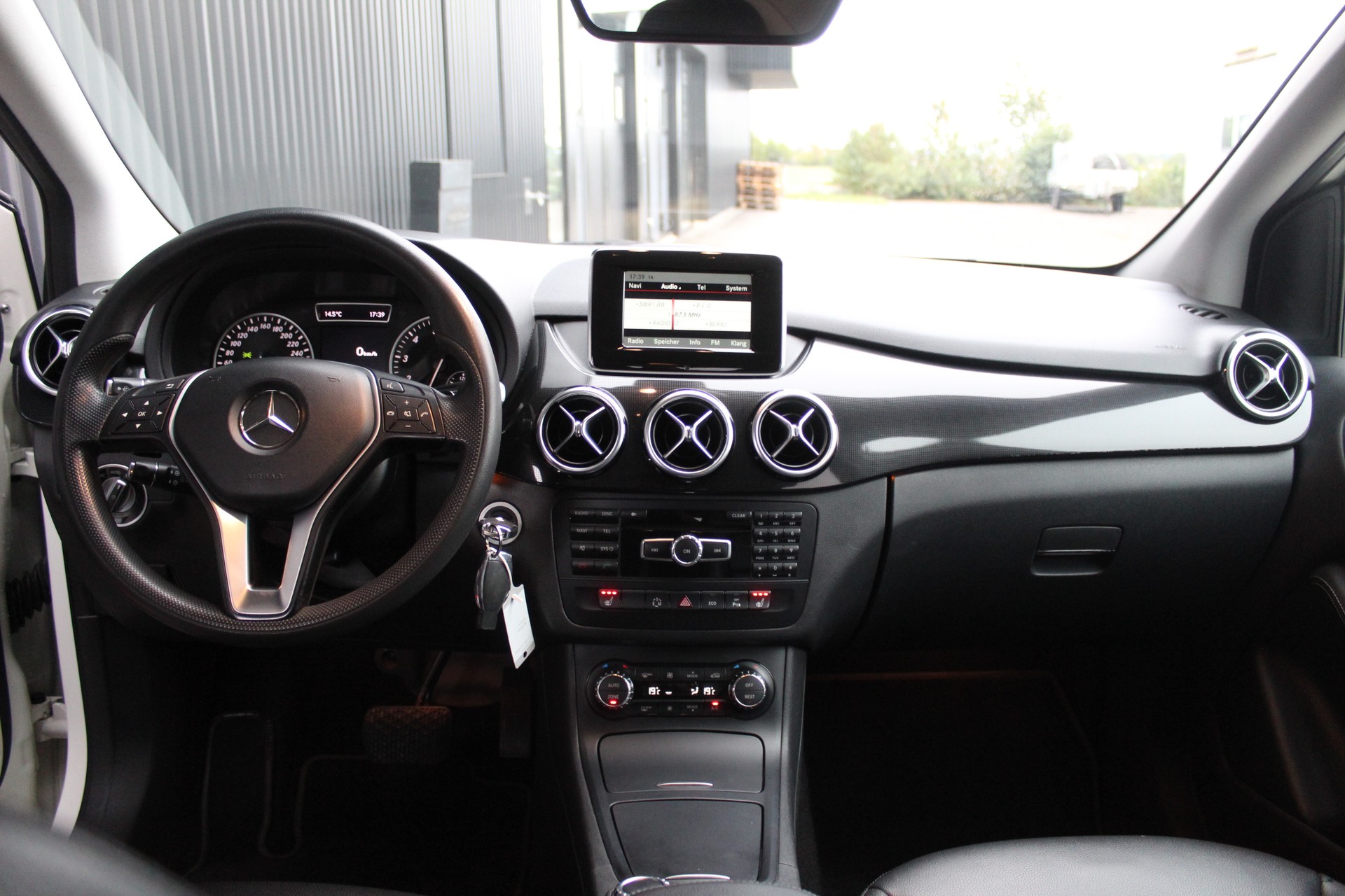 MERCEDES-BENZ B 180 7G-DCT-image-13