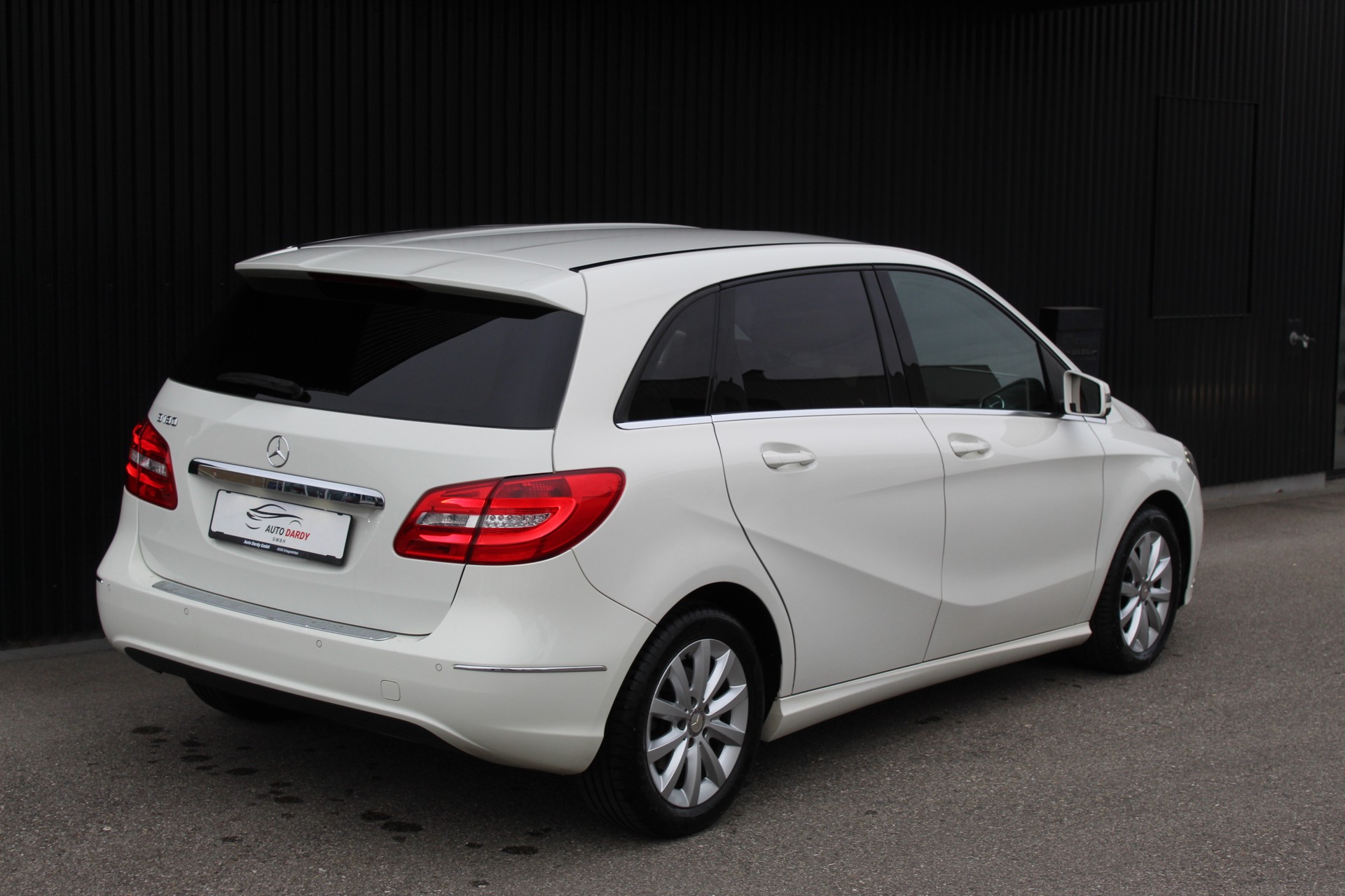 MERCEDES-BENZ B 180 7G-DCT-image-2