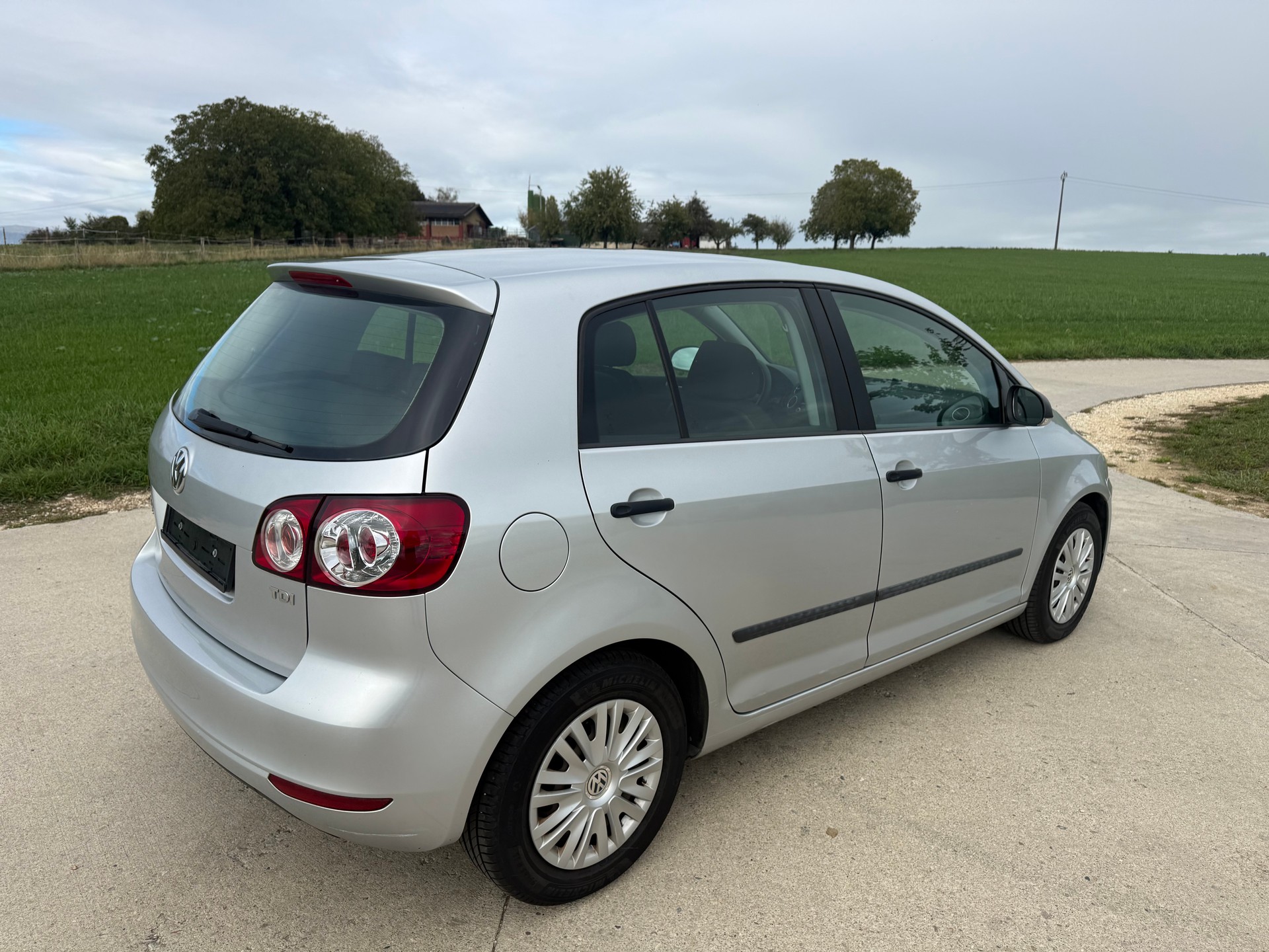 VW Golf Plus 2.0 TDI Comfortline DSG-image-4