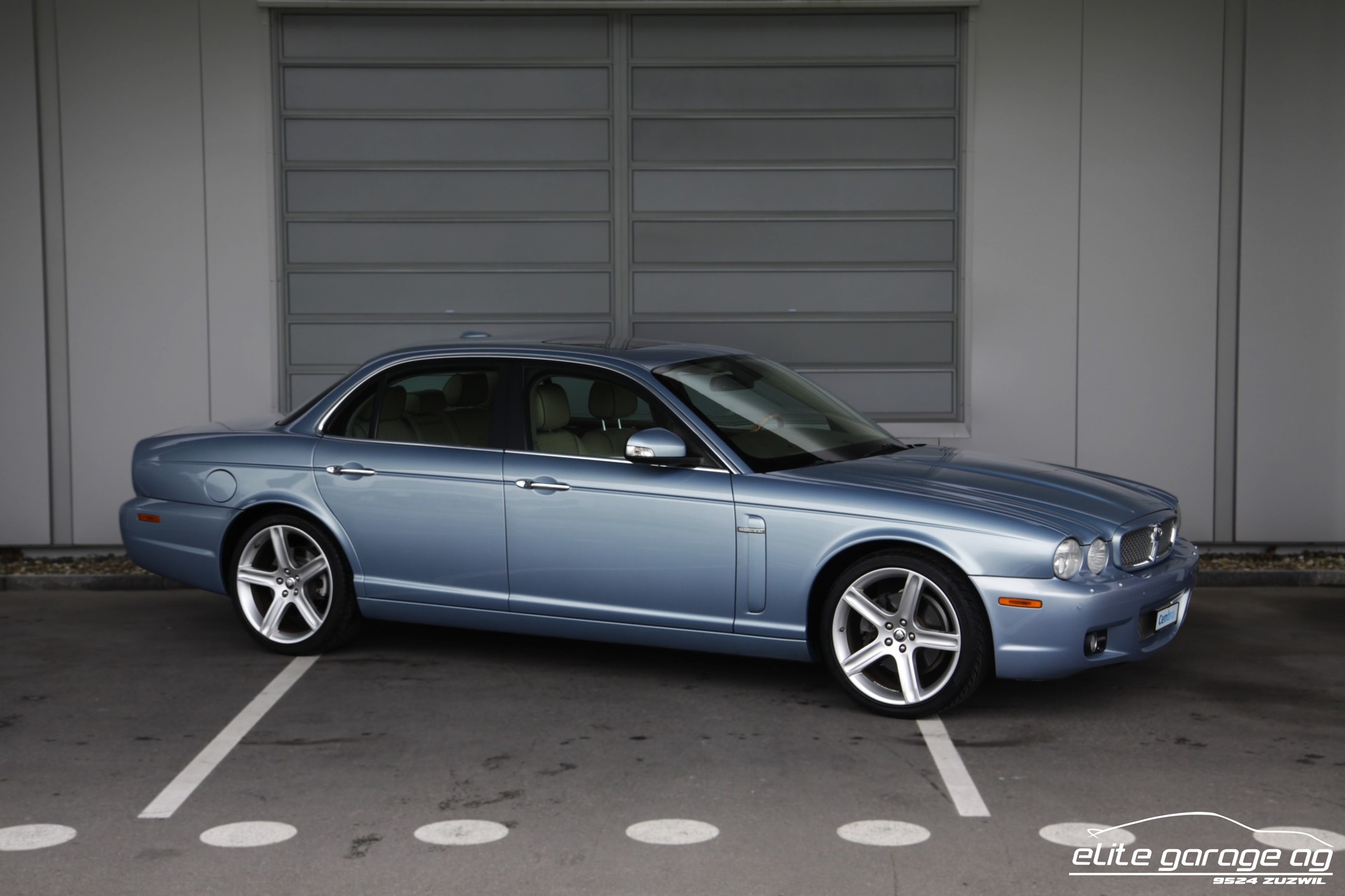 JAGUAR XJ8 4.2 V8 Sovereign-image-6