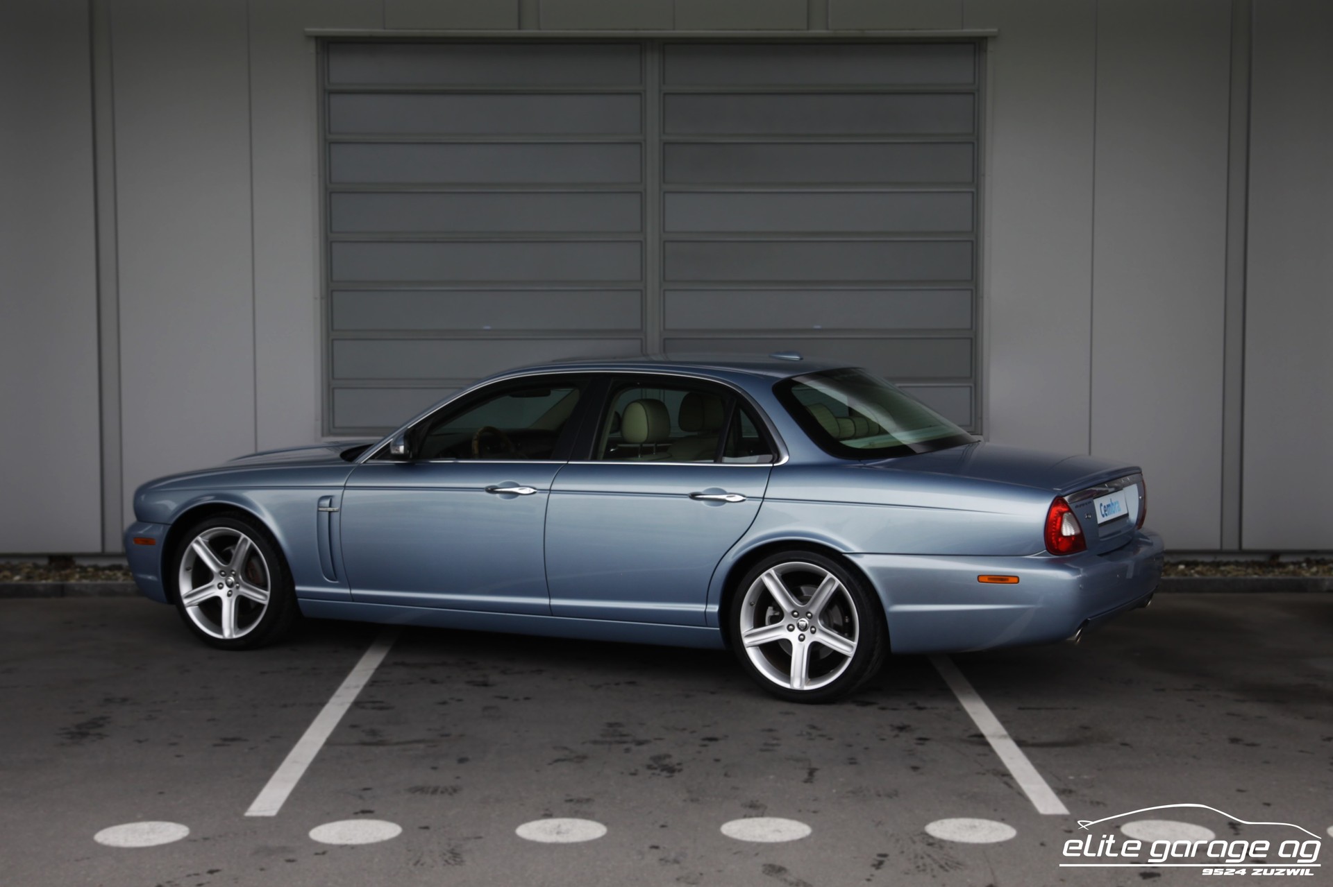 JAGUAR XJ8 4.2 V8 Sovereign-image-2