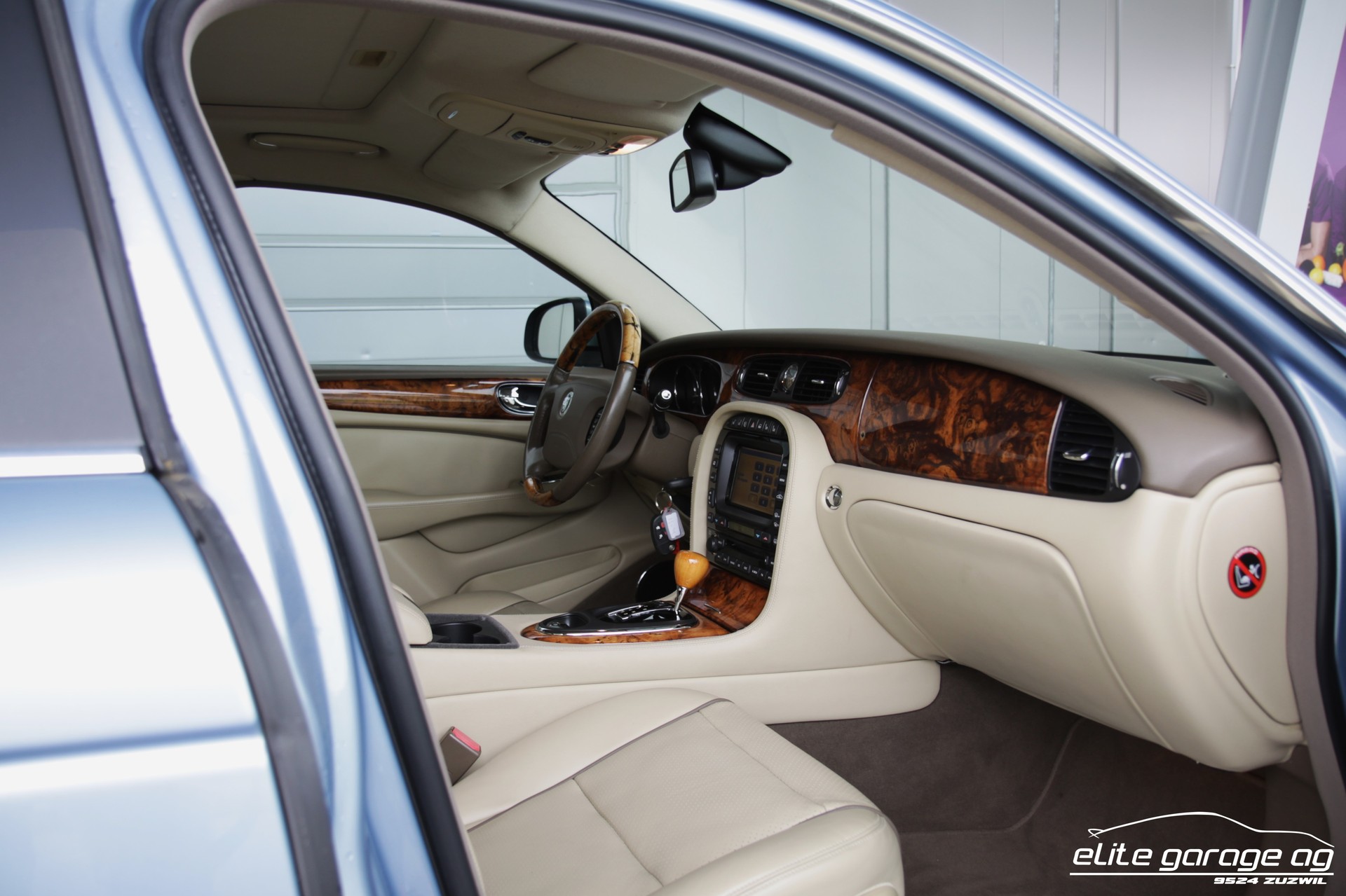 JAGUAR XJ8 4.2 V8 Sovereign-image-15