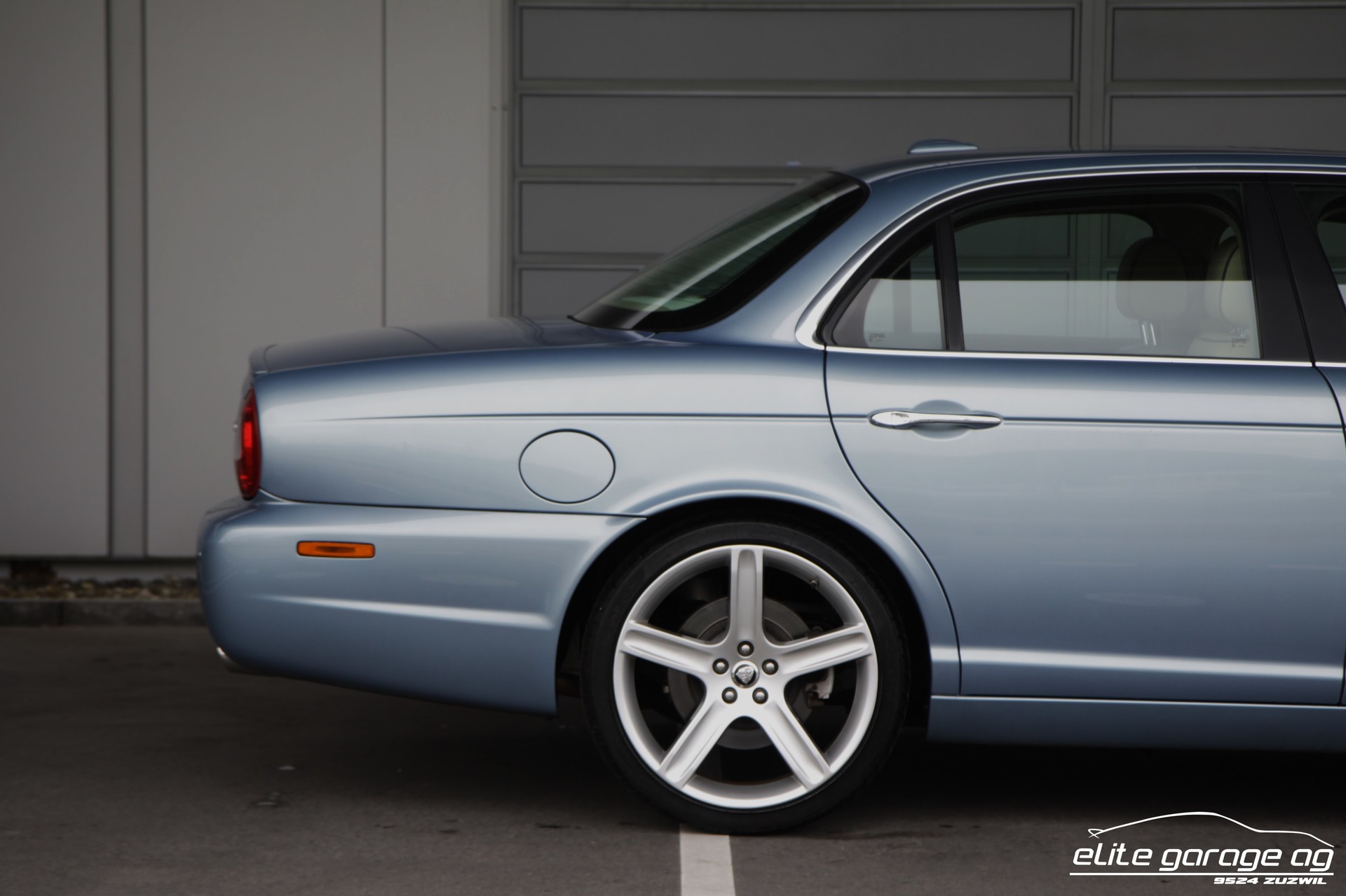 JAGUAR XJ8 4.2 V8 Sovereign-image-12