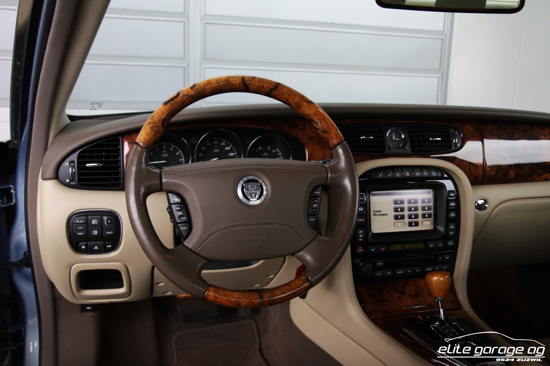 JAGUAR XJ8 4.2 V8 Sovereign-image-14