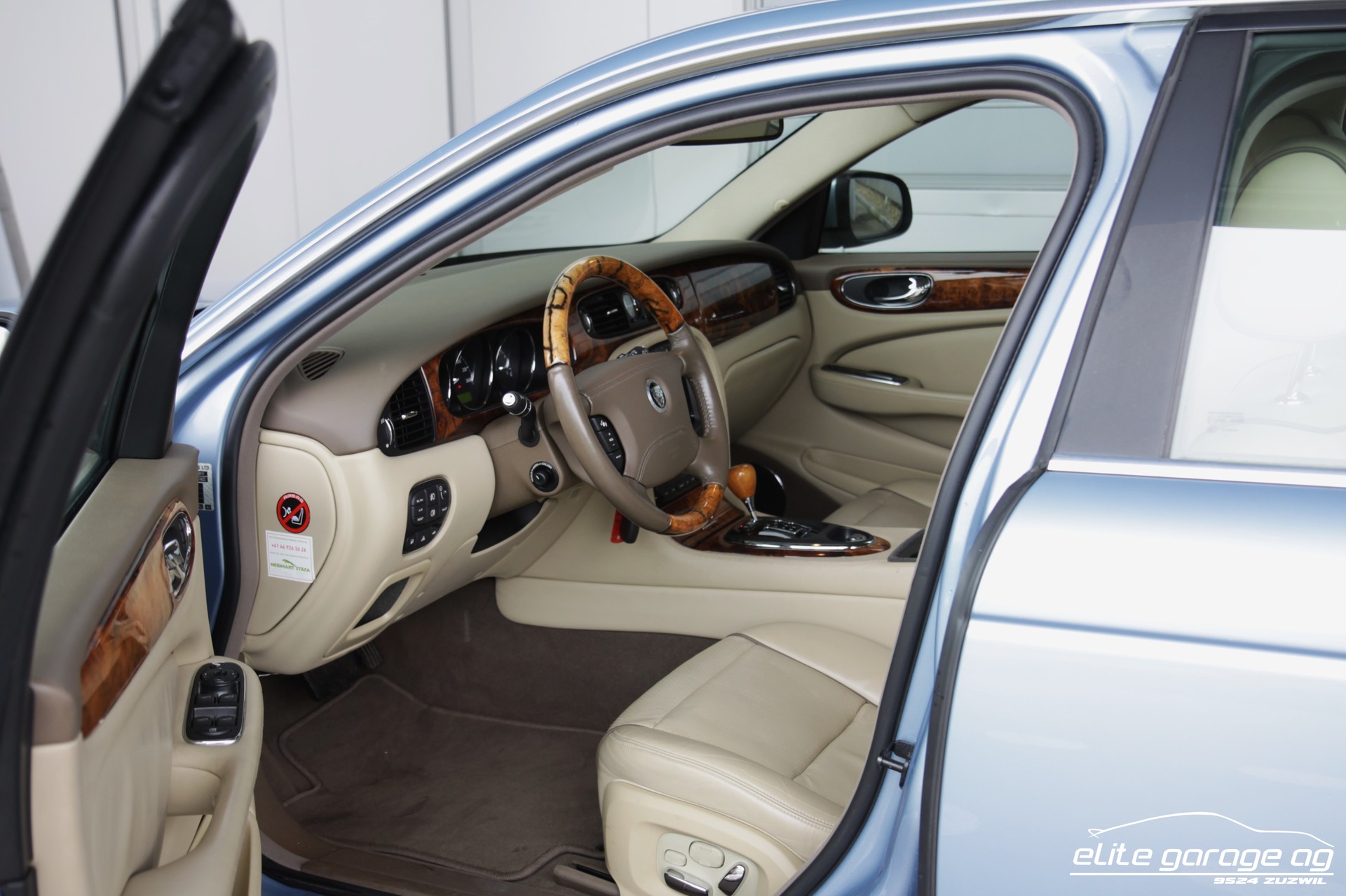 JAGUAR XJ8 4.2 V8 Sovereign-image-13