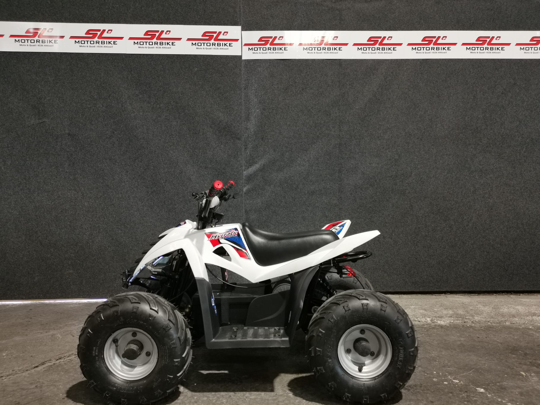 HYTRACK HY35 EV-showroom-element-1