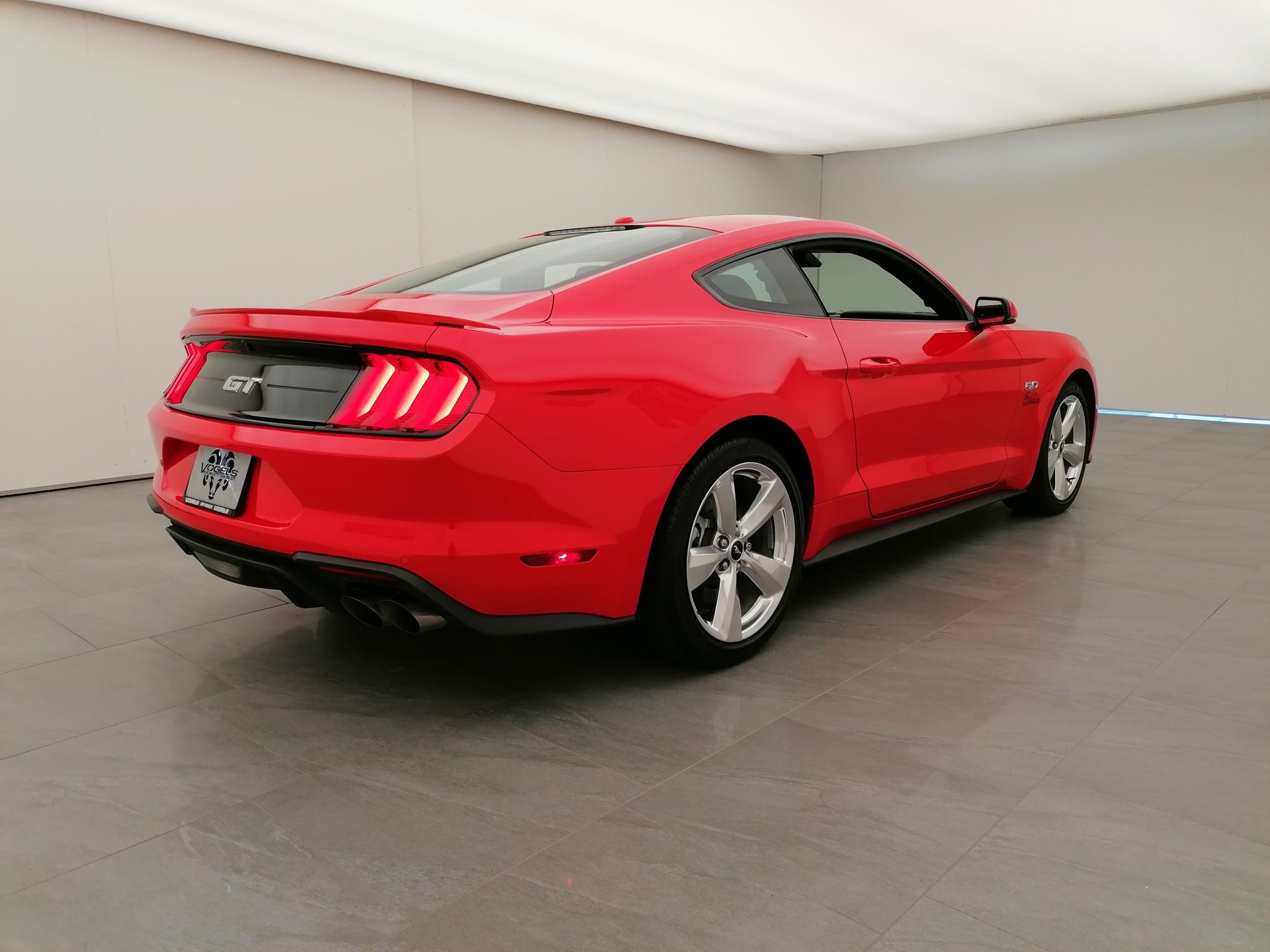 FORD Mustang 5.0 GT Fastback-image-1