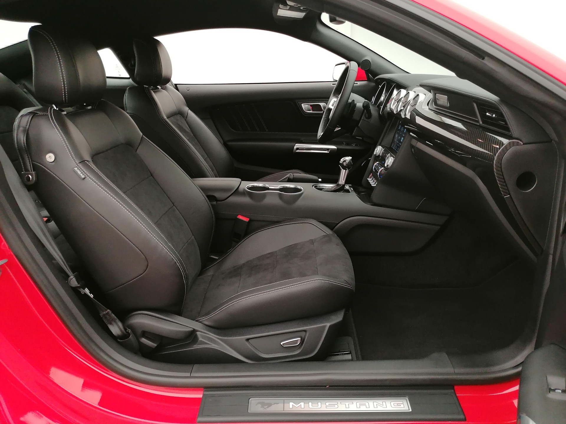 FORD Mustang 5.0 GT Fastback-image-12