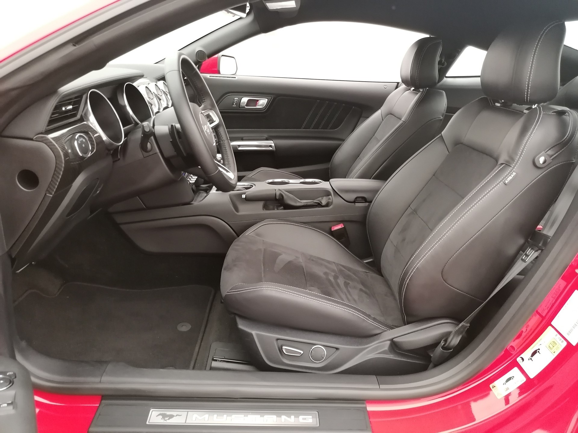 FORD Mustang 5.0 GT Fastback-image-6