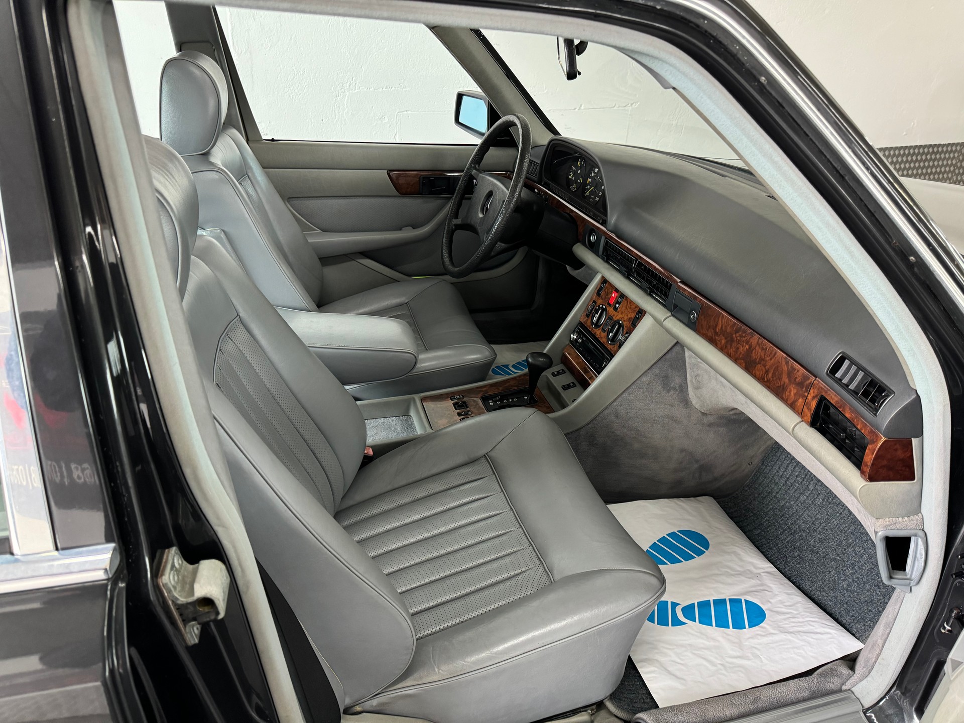 MERCEDES-BENZ 300 SE-image-16