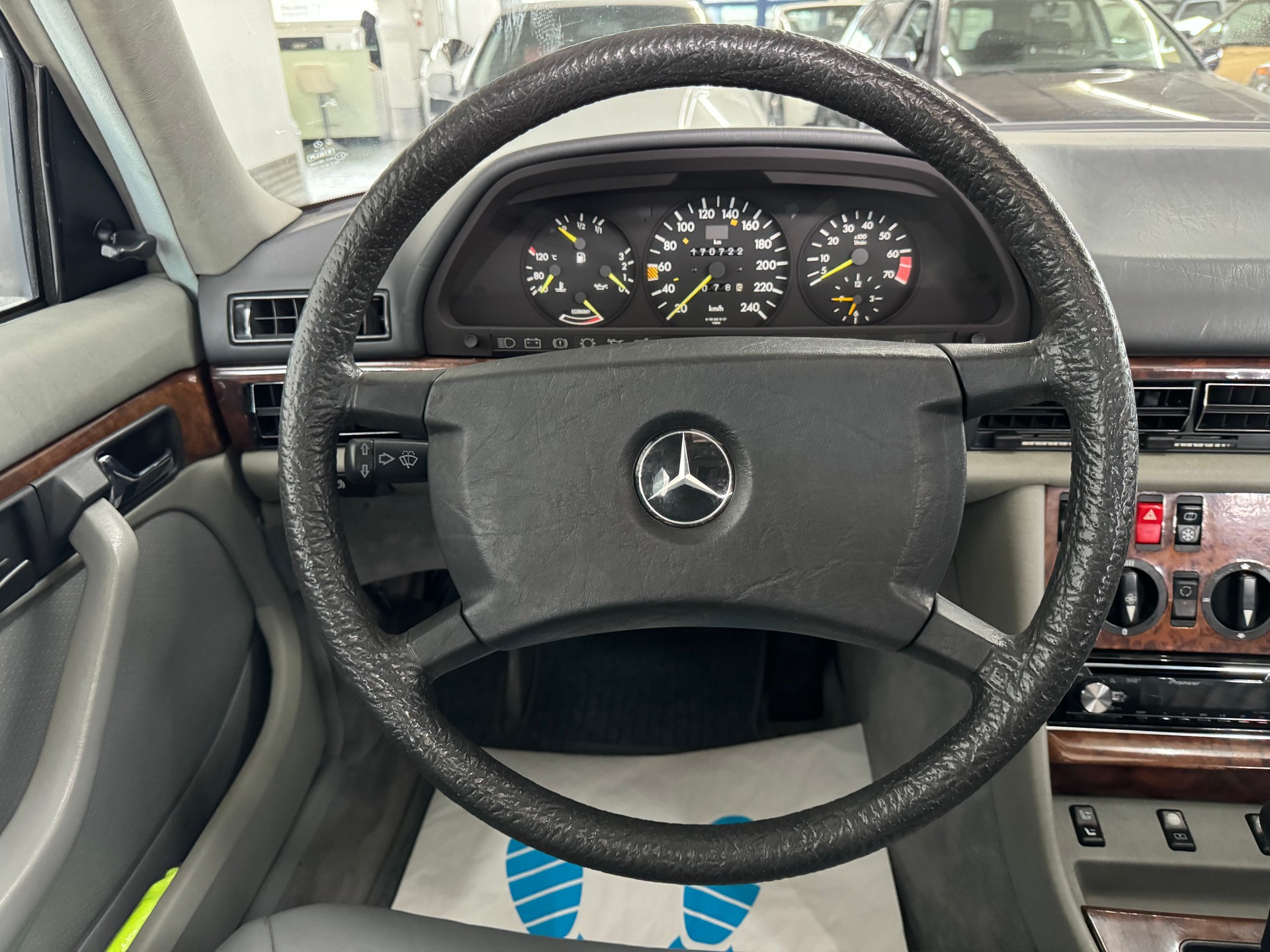 MERCEDES-BENZ 300 SE-image-15