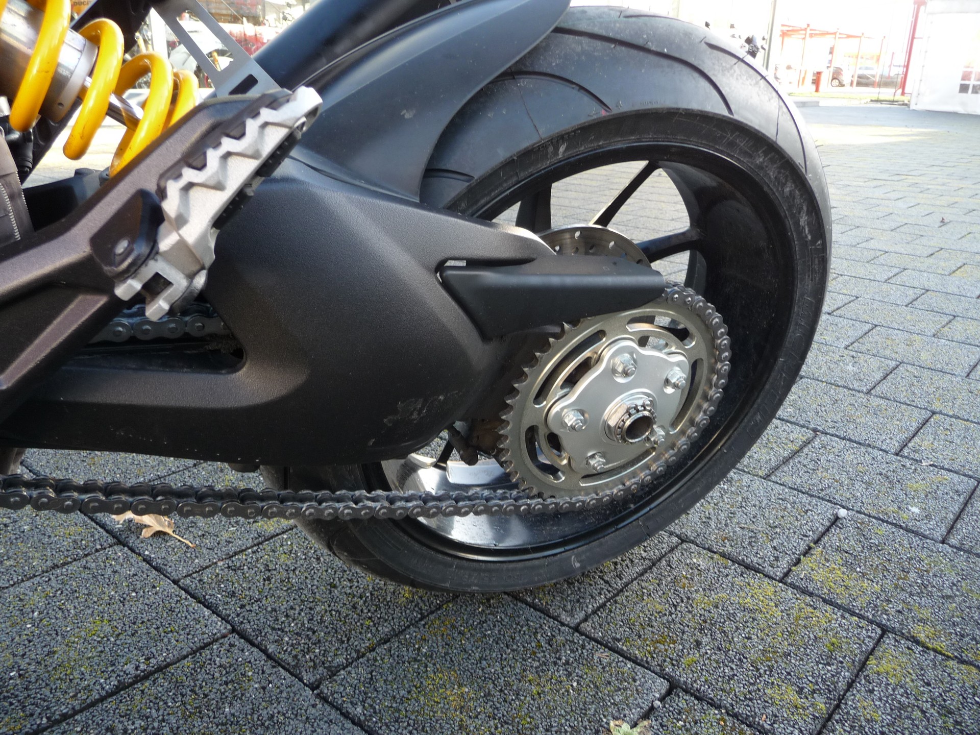 DUCATI Hypermotard 939-showroom-element-3