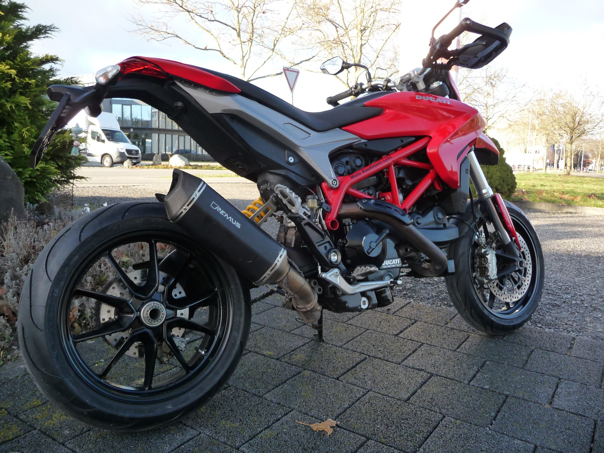 DUCATI Hypermotard 939-showroom-element-1
