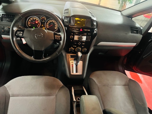 OPEL Zafira 2.2i 16V Edition Automatic-image-12