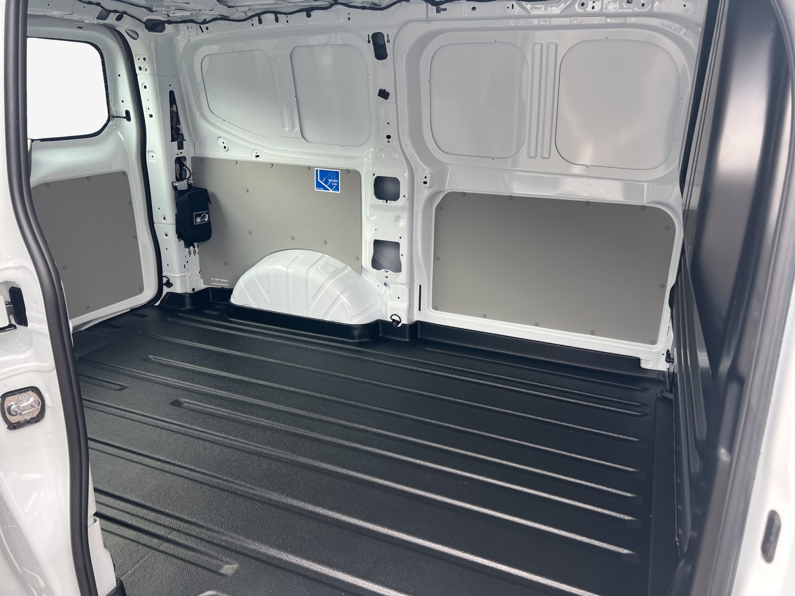 VW e-Transporter 70 kWh-image-11