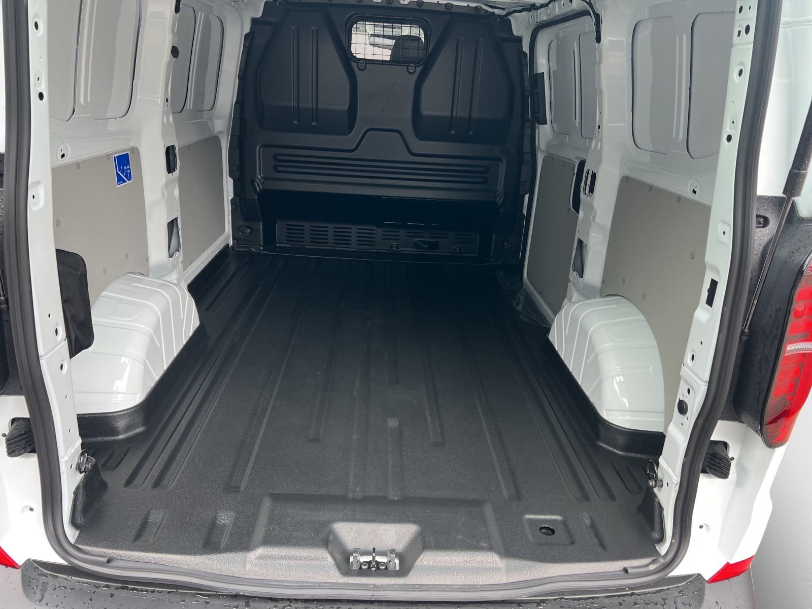 VW e-Transporter 70 kWh-image-12