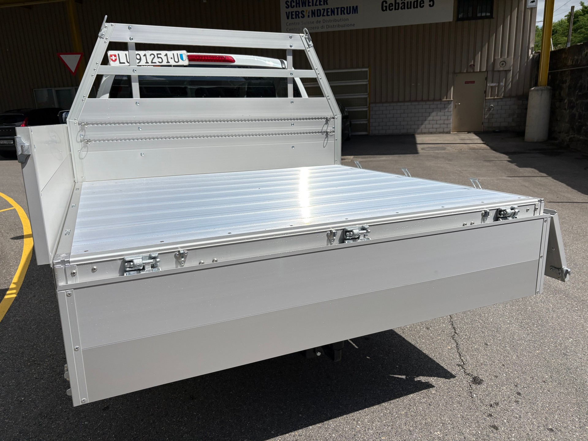 ISUZU D-MAX 1.9 CrewCab N60BB 4x4 ALUBRÜCKE-image-5