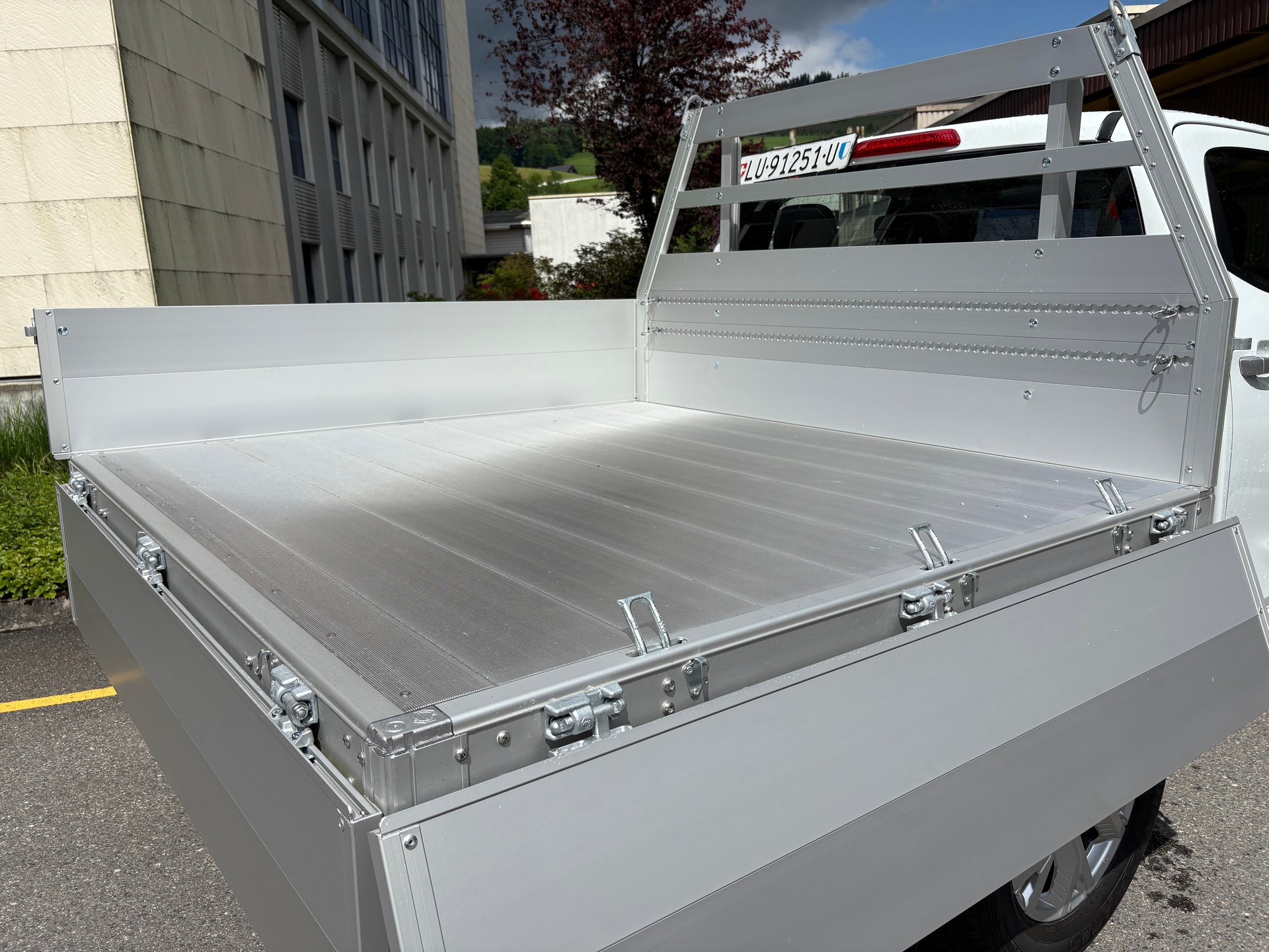 ISUZU D-MAX 1.9 CrewCab N60BB 4x4 ALUBRÜCKE-image-6