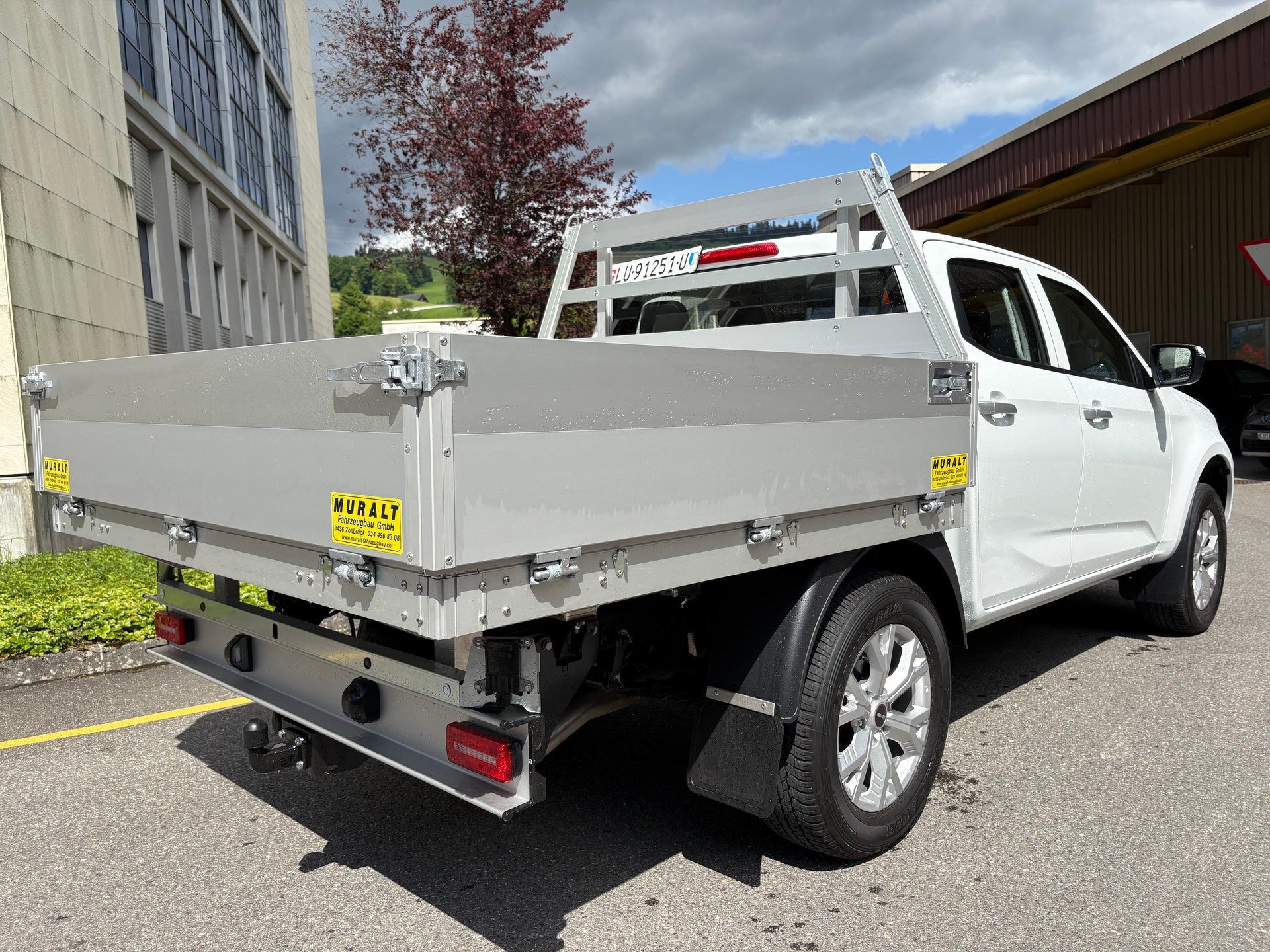 ISUZU D-MAX 1.9 CrewCab N60BB 4x4 ALUBRÜCKE-image-2