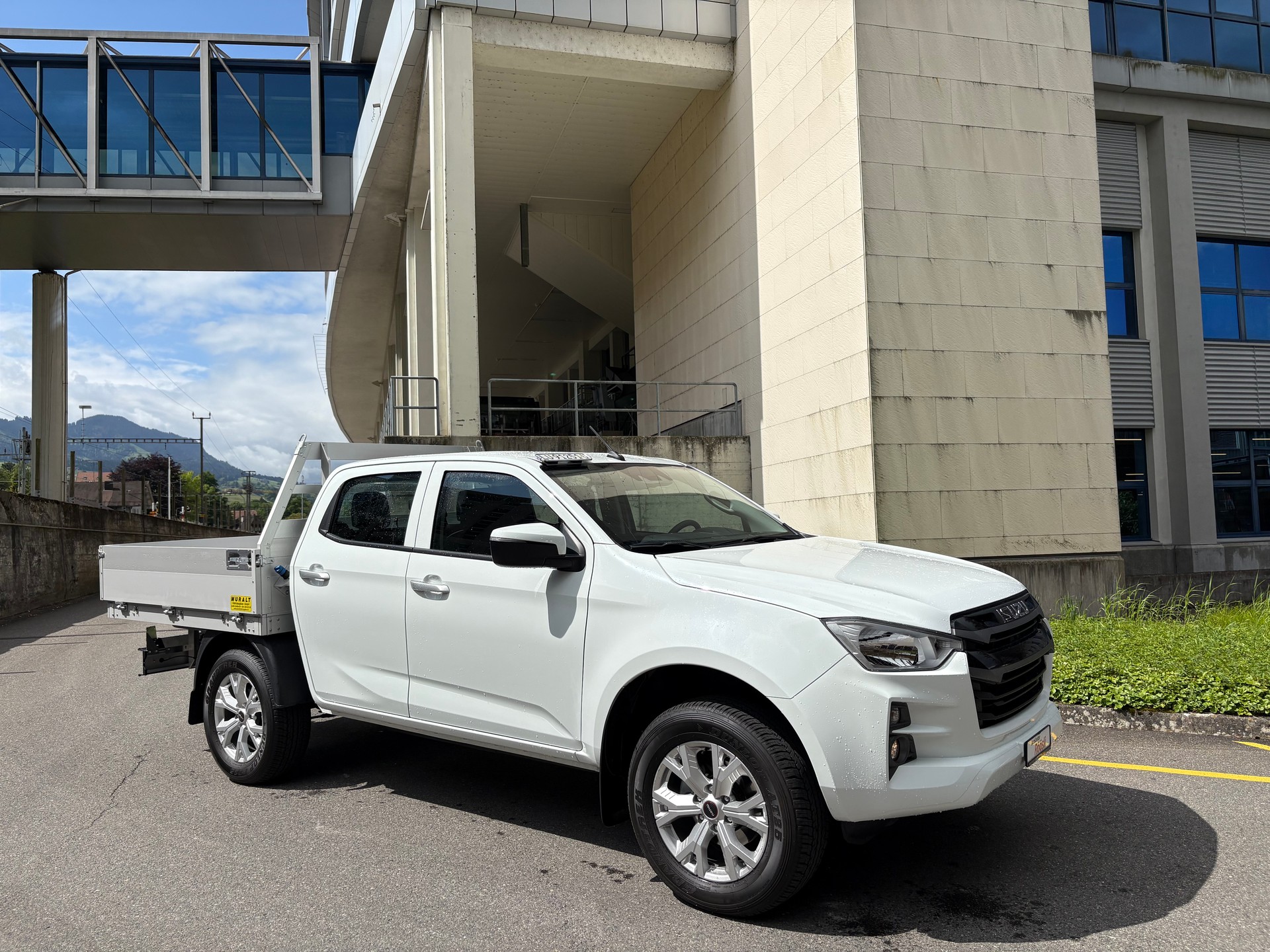 ISUZU D-MAX 1.9 CrewCab N60BB 4x4 ALUBRÜCKE-image-1