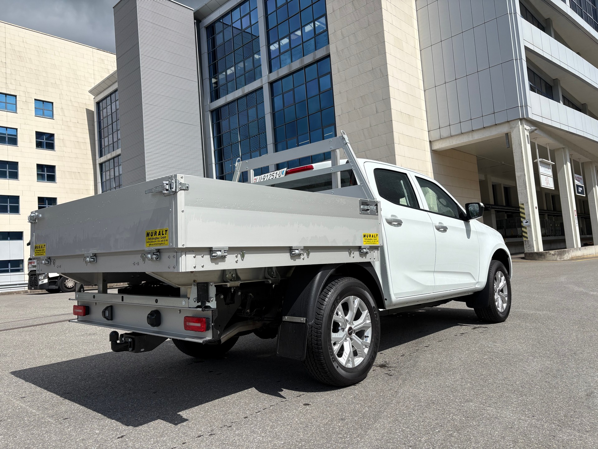 ISUZU D-MAX 1.9 CrewCab N60BB 4x4 ALUBRÜCKE-image-3